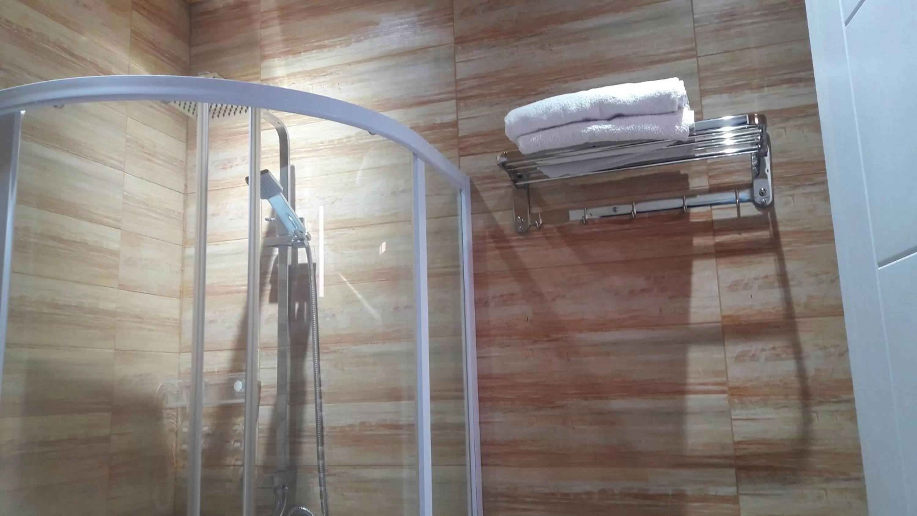 Bathroom in Hotel Lilo near Airport