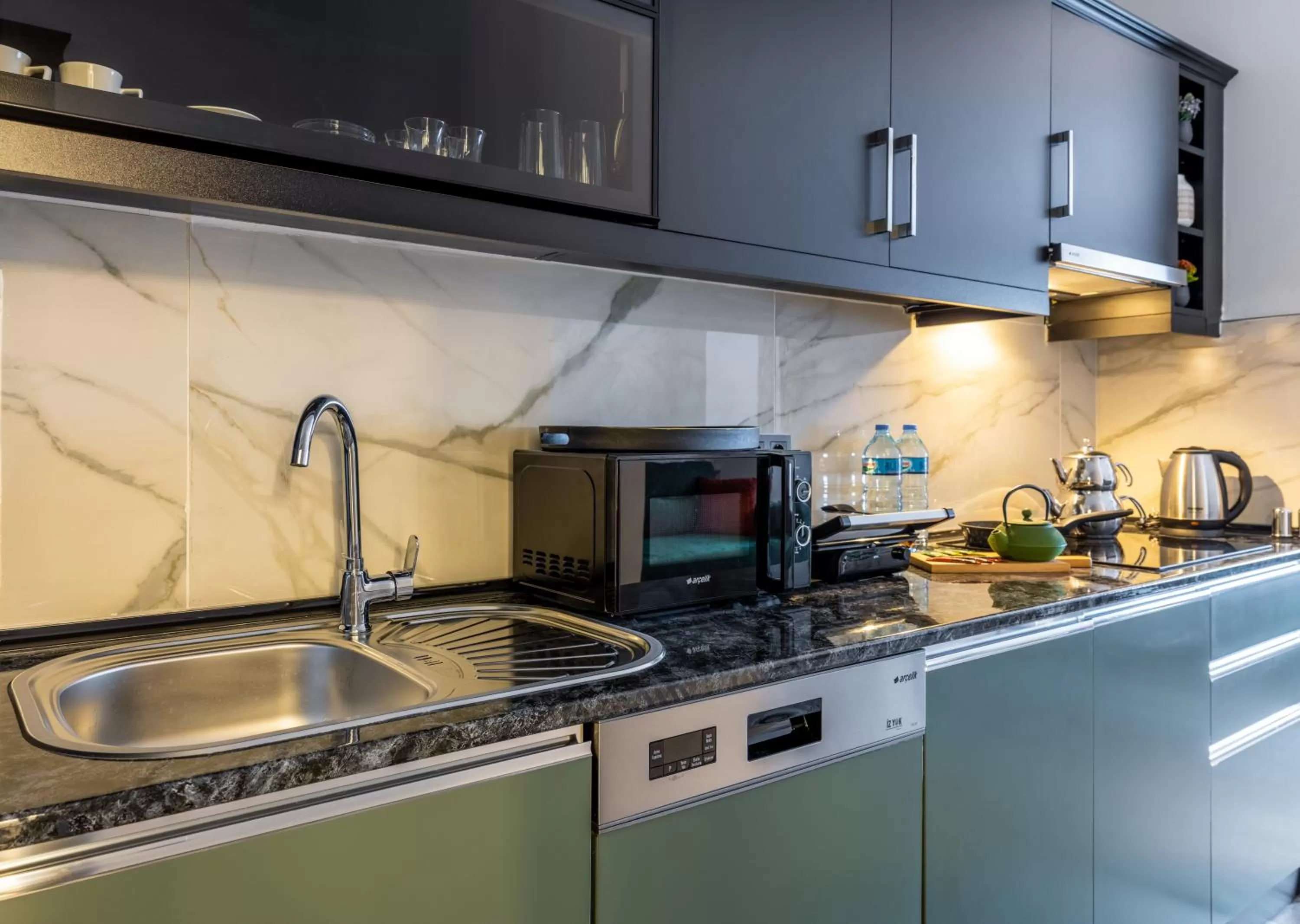 Kitchen or kitchenette in BayMari Suites City Life