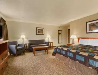 King Studio Suite - Non-Smoking in Super 8 by Wyndham Ripley