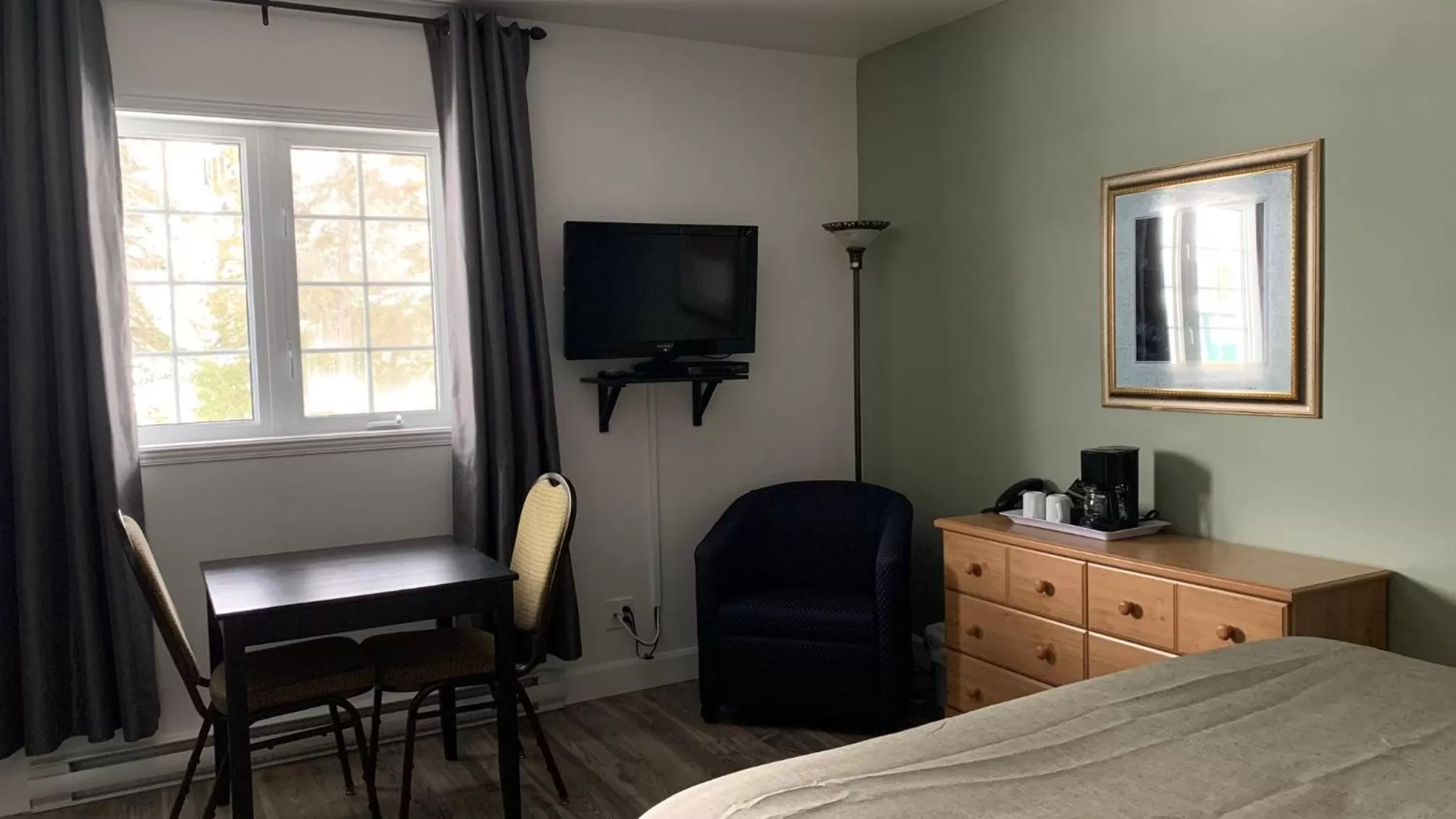 Bed in Motel Des Cascades