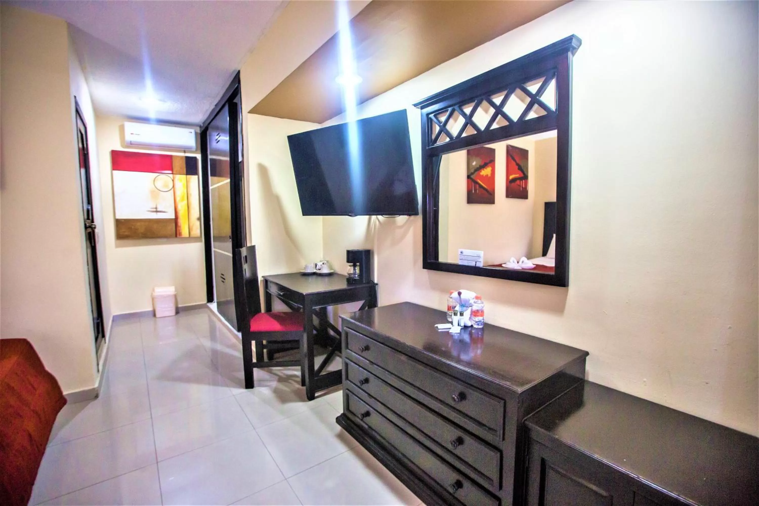 TV and multimedia in Hotel Plaza Mirador