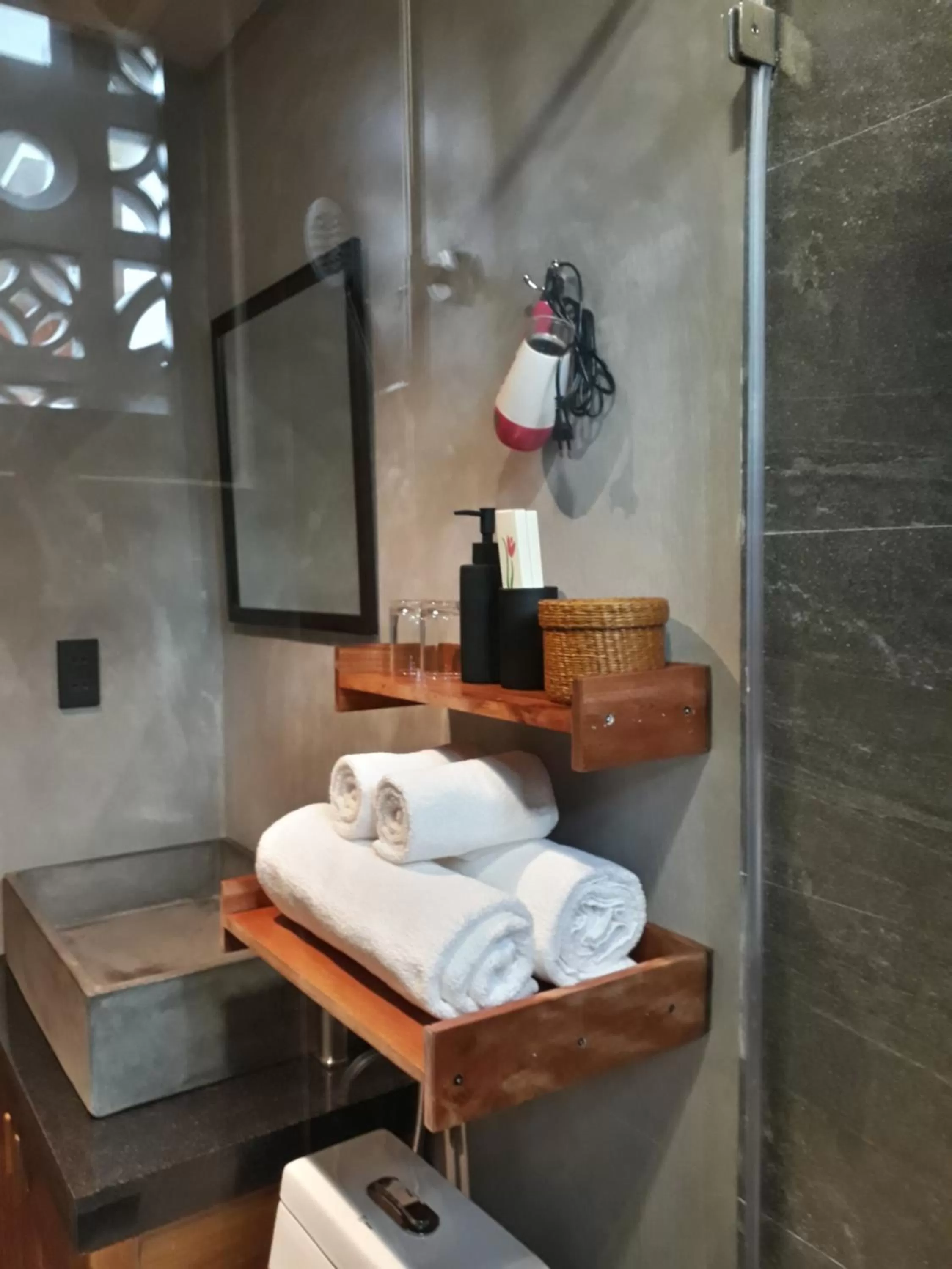 Bathroom in Pink Tulip Hoi An