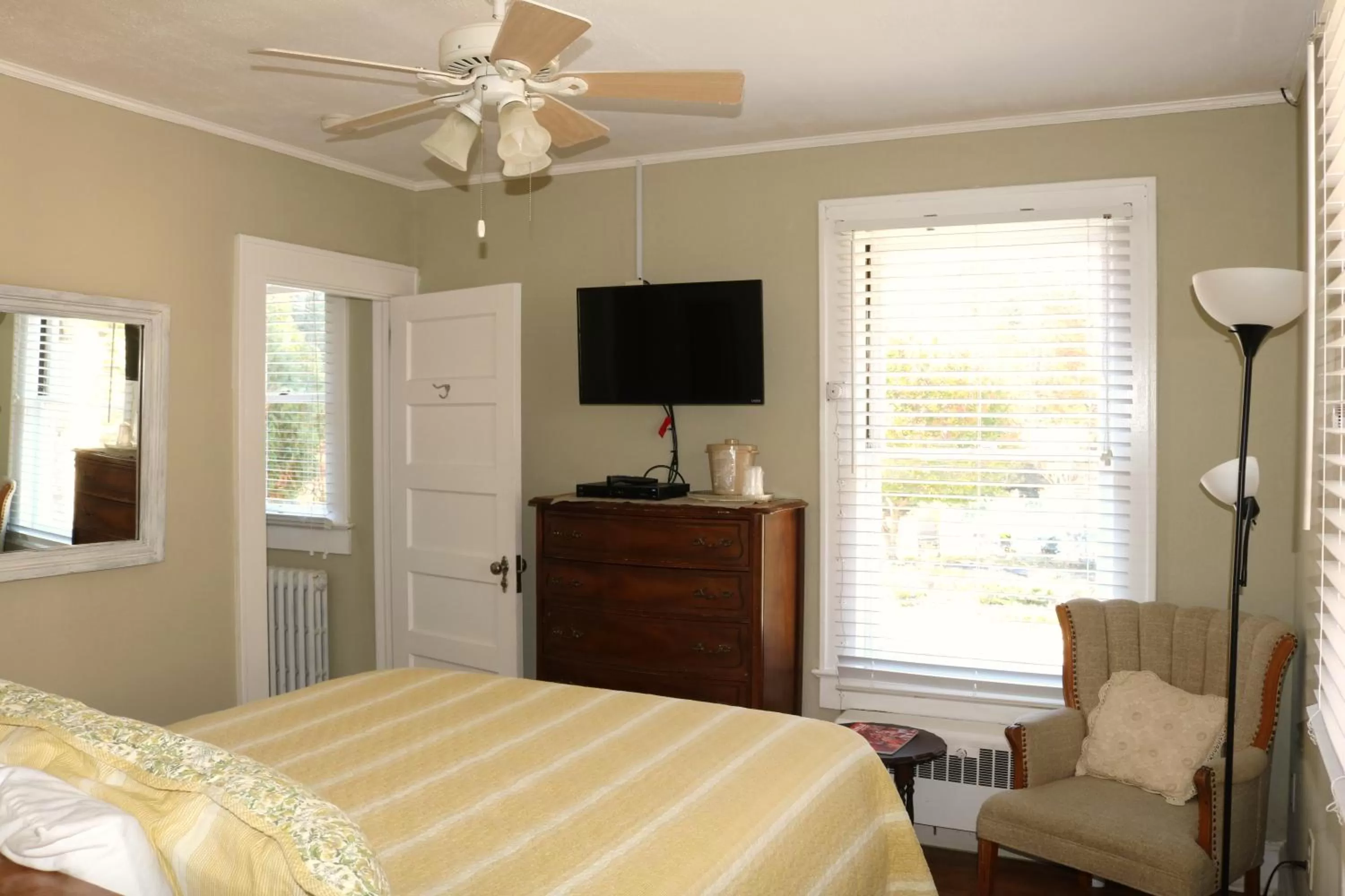 Bedroom, Bed in Echo Mountain Inn