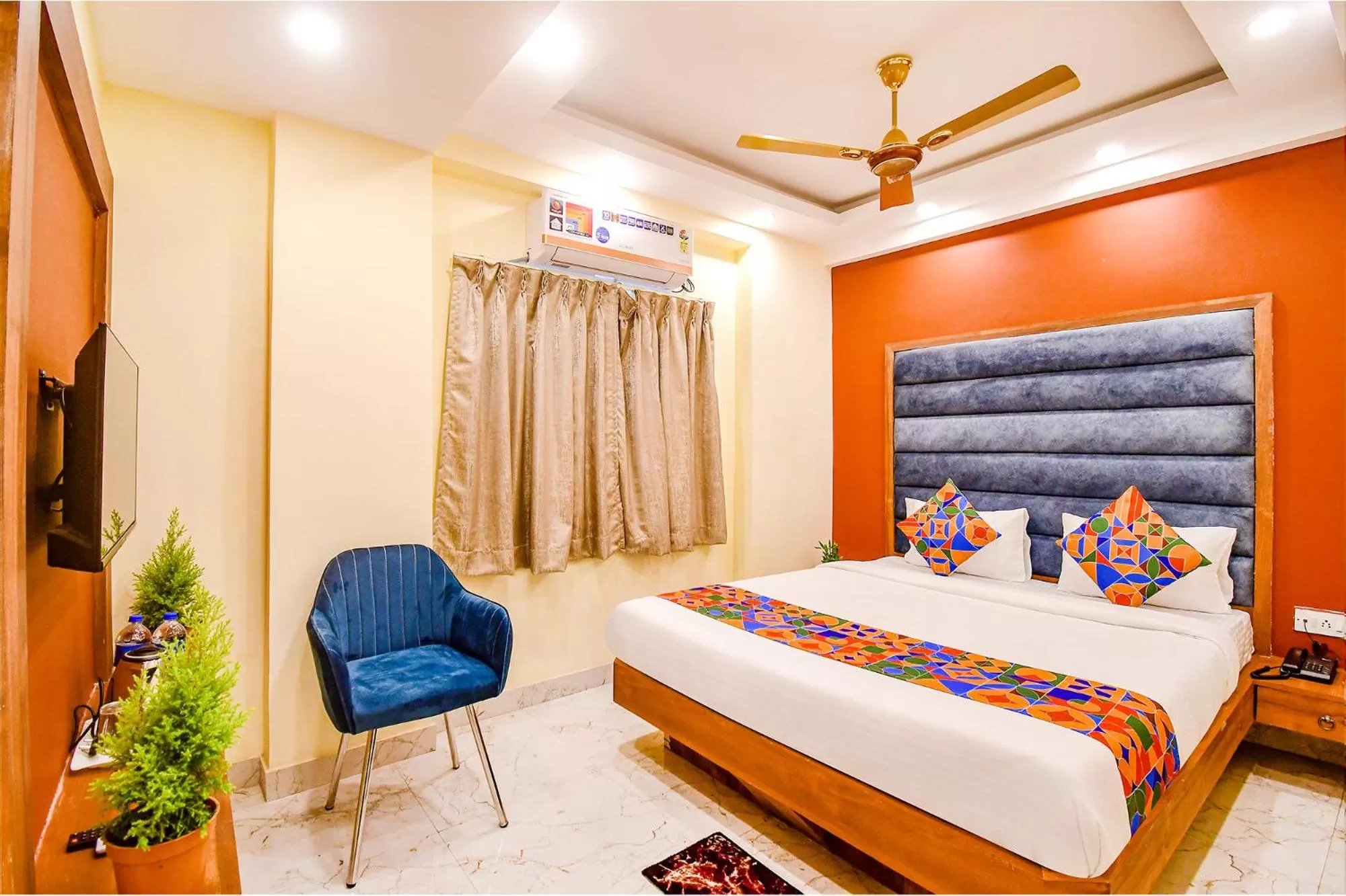 Communal lounge/ TV room, Bed in FabHotel Aqua Tulip - Nr Milan Mela