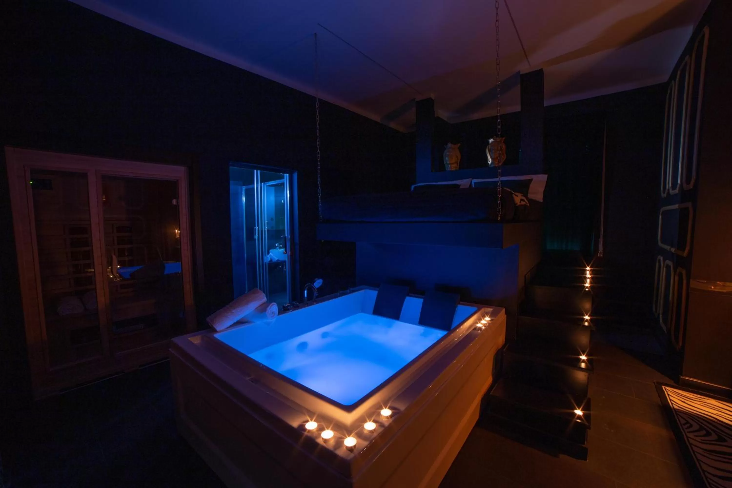 Hot Tub in Love Suite Roma - Il Nido d'Amore