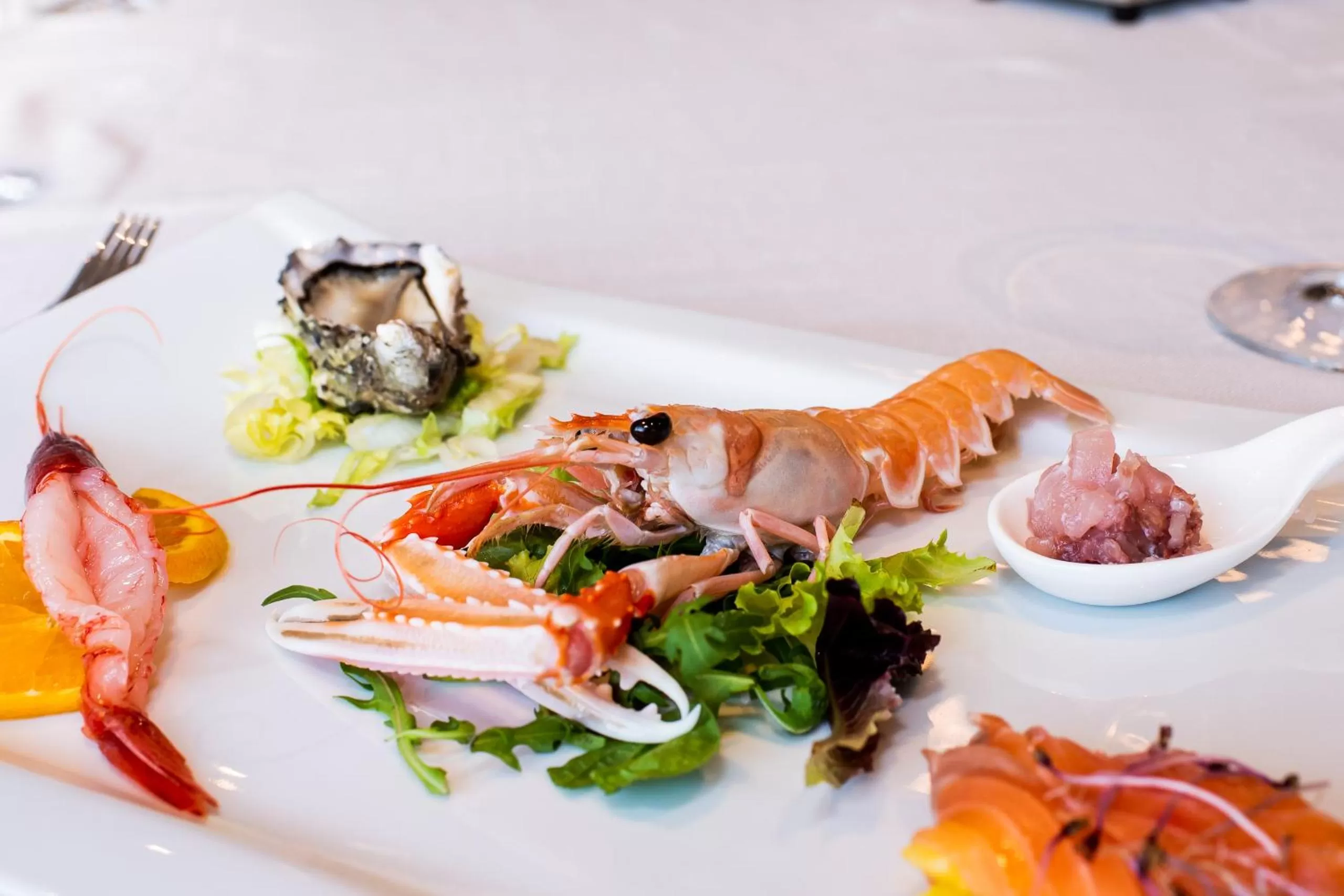 Restaurant/places to eat in M2 Hotel