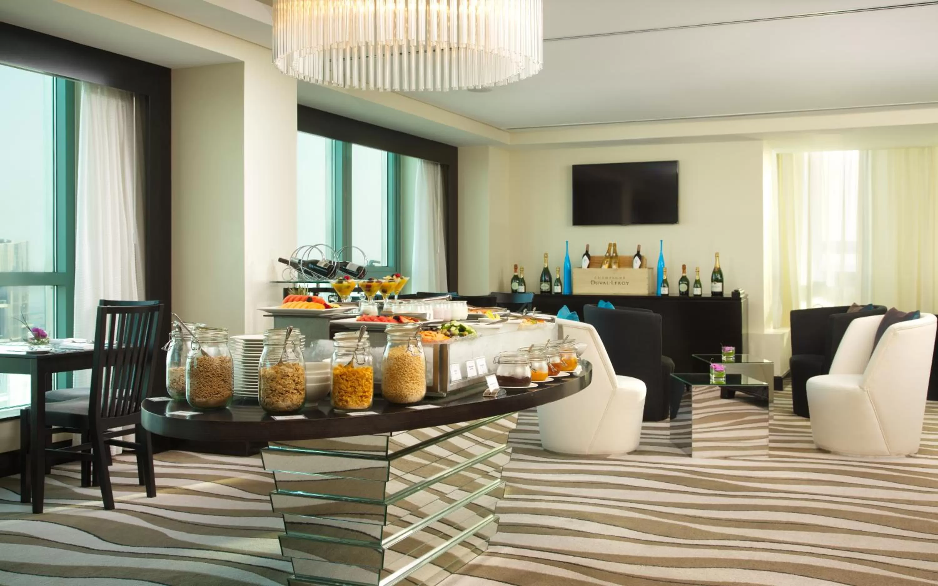 Lounge or bar in Sofitel Abu Dhabi Corniche