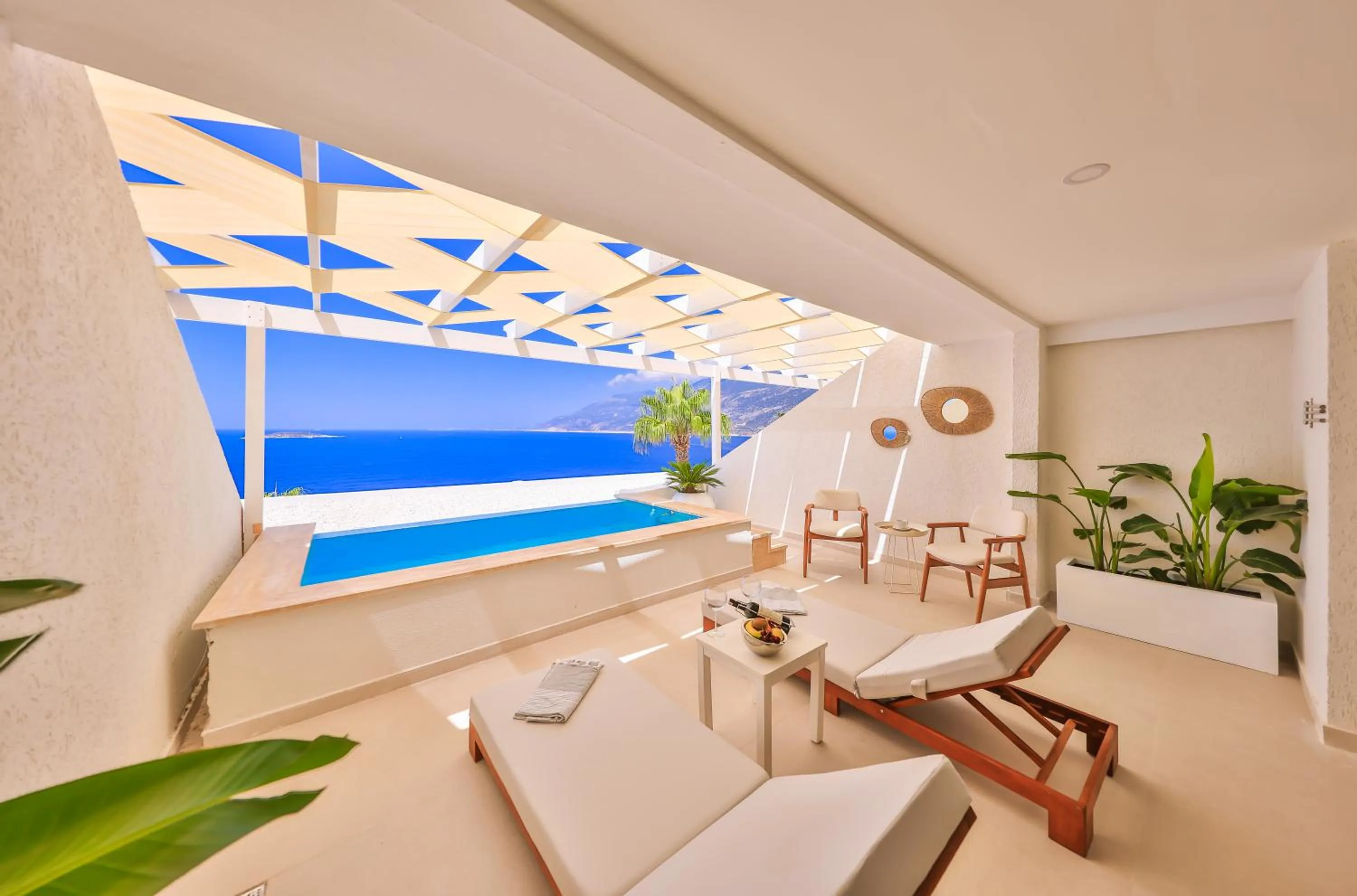 Swimming pool in La Kumsal Hotel