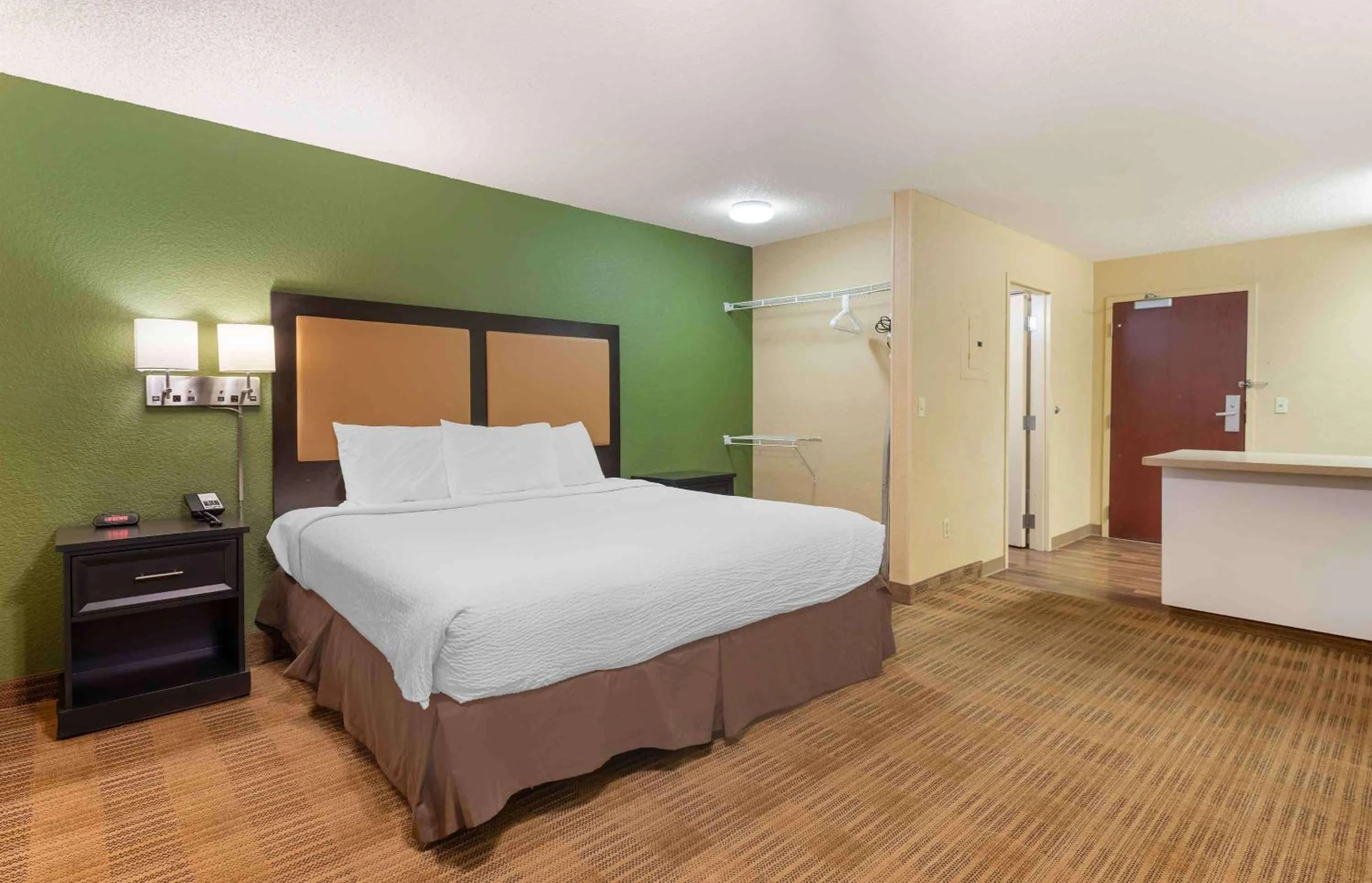 Bedroom, Bed in Extended Stay America Suites - Minneapolis - Airport - Eagan - South