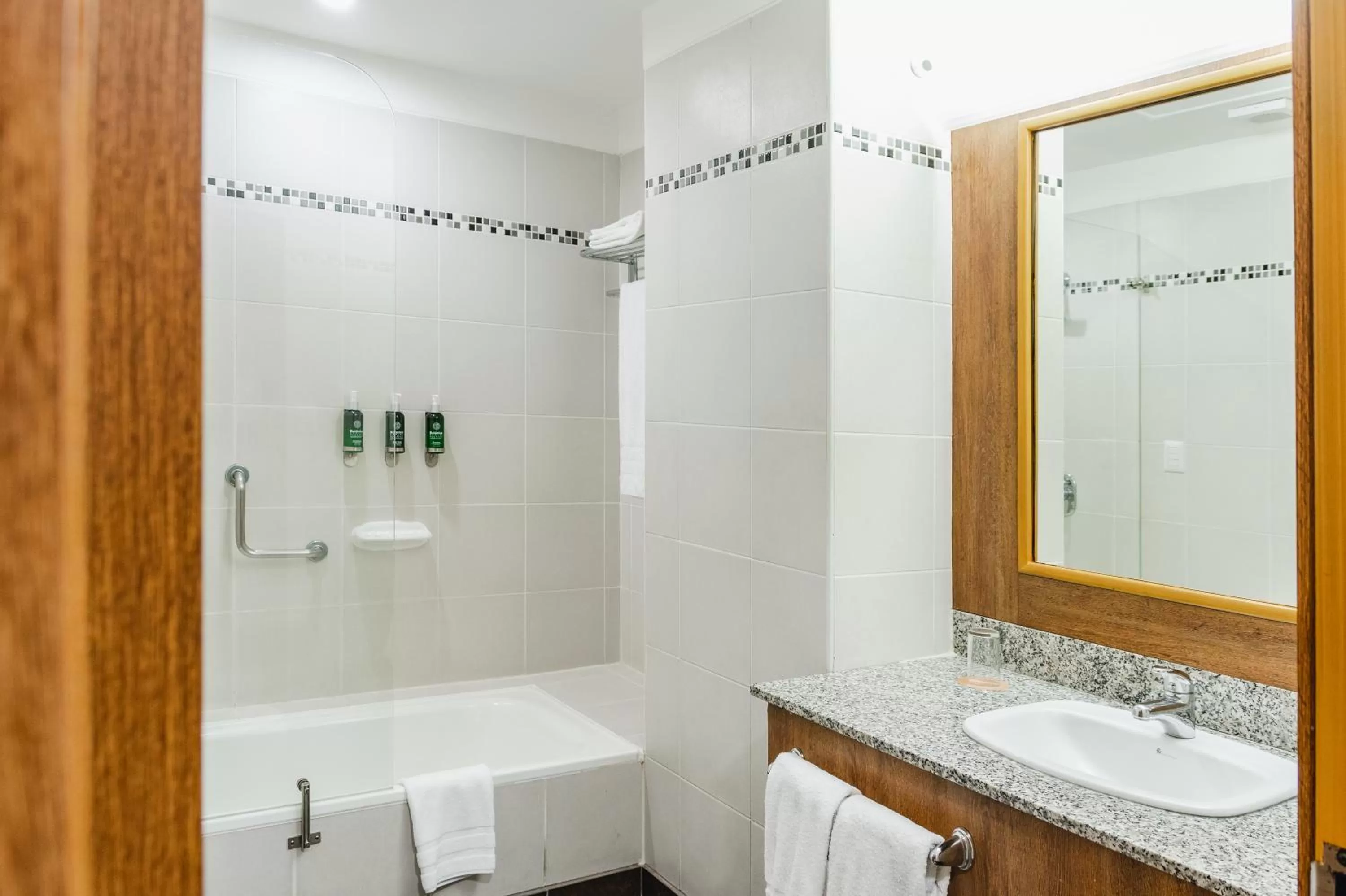 Shower in Wyndham Garden Guayaquil