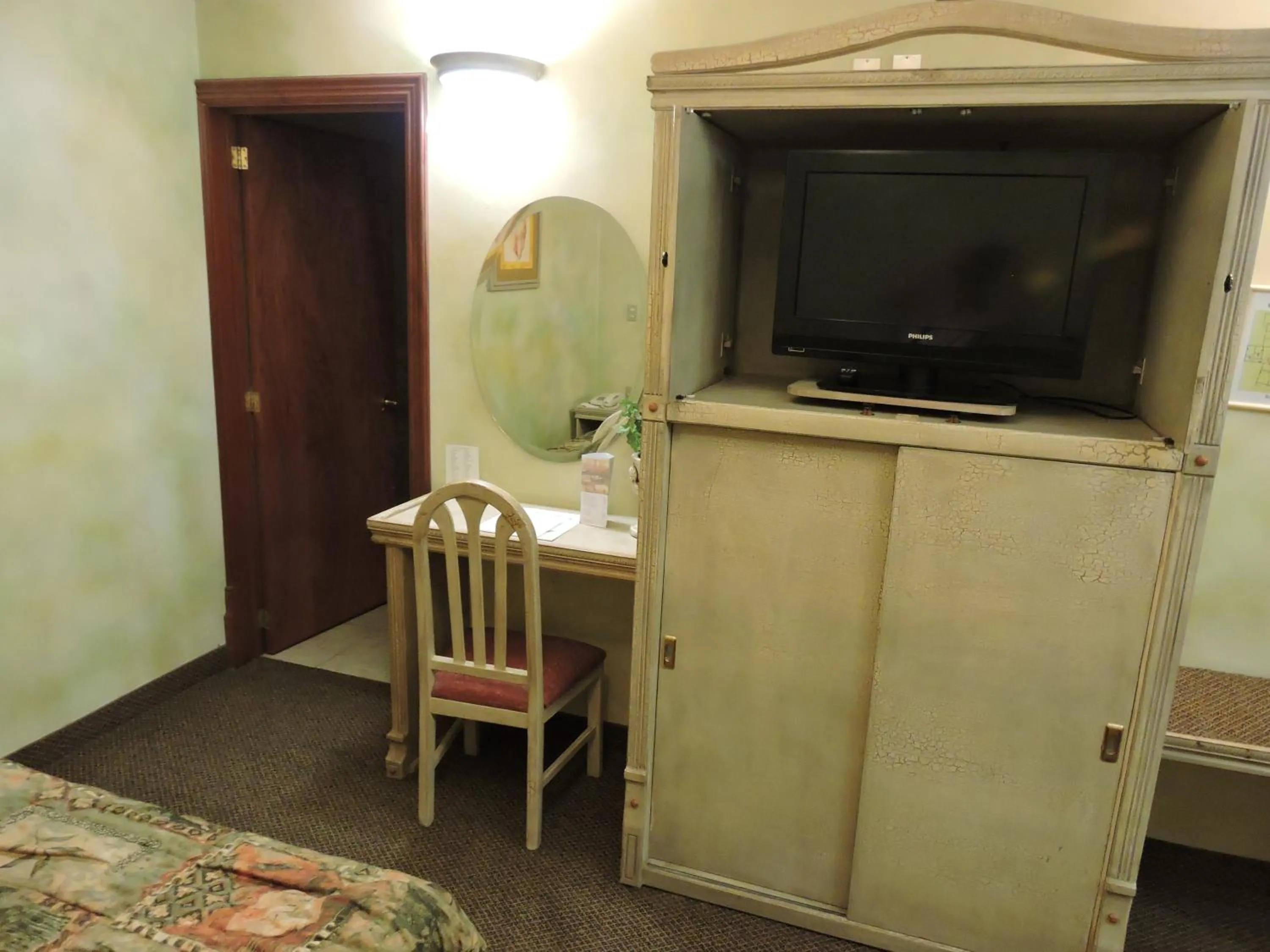 TV and multimedia in Hotel Quinta Cesar