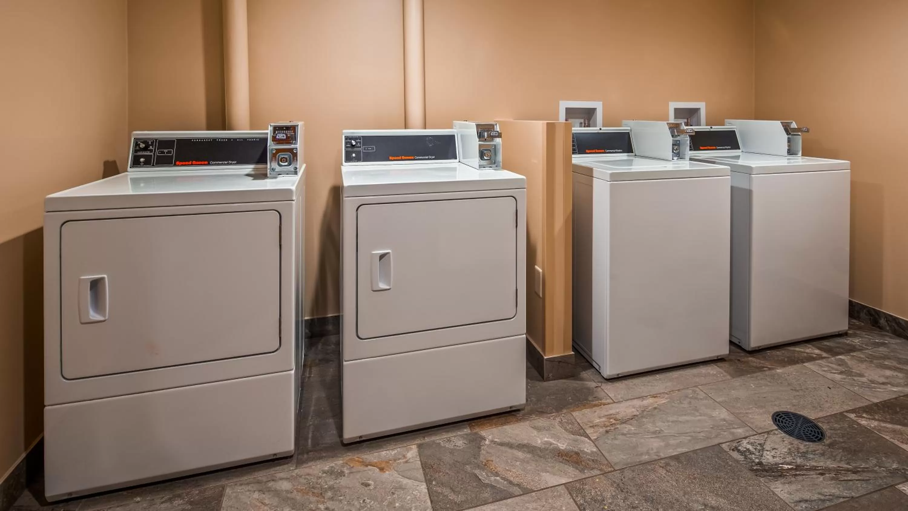 washing machine in Best Western Warren Hotel