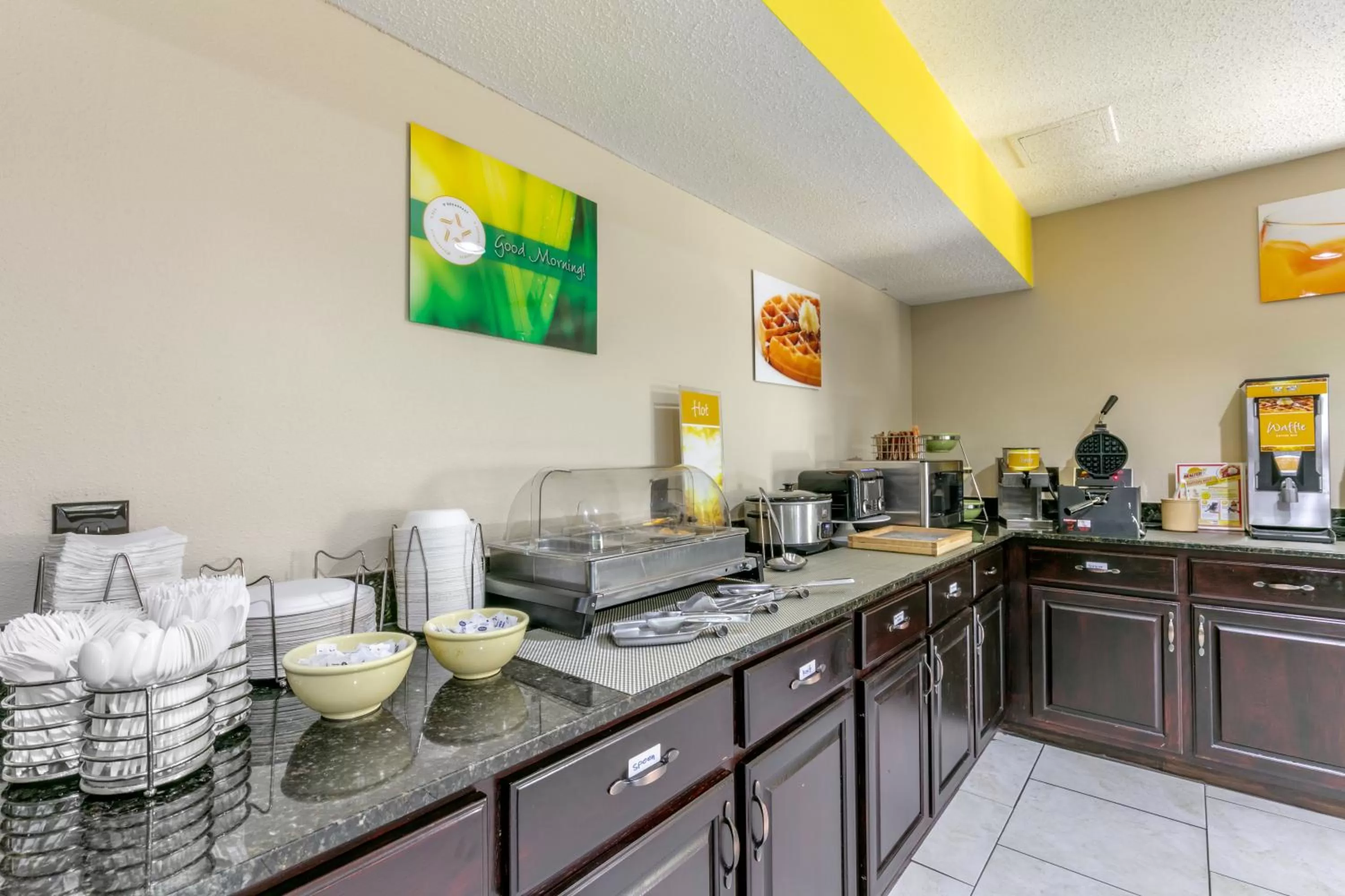 Breakfast in Quality Inn Johnson City I-26 exit 17