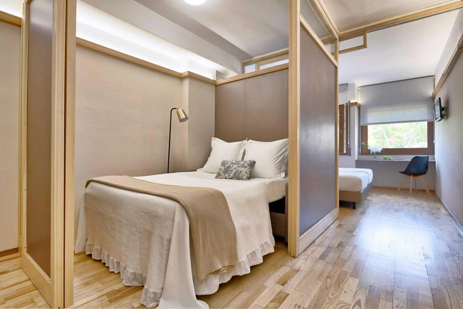 Photo of the whole room, Bed in Bonanova Suite