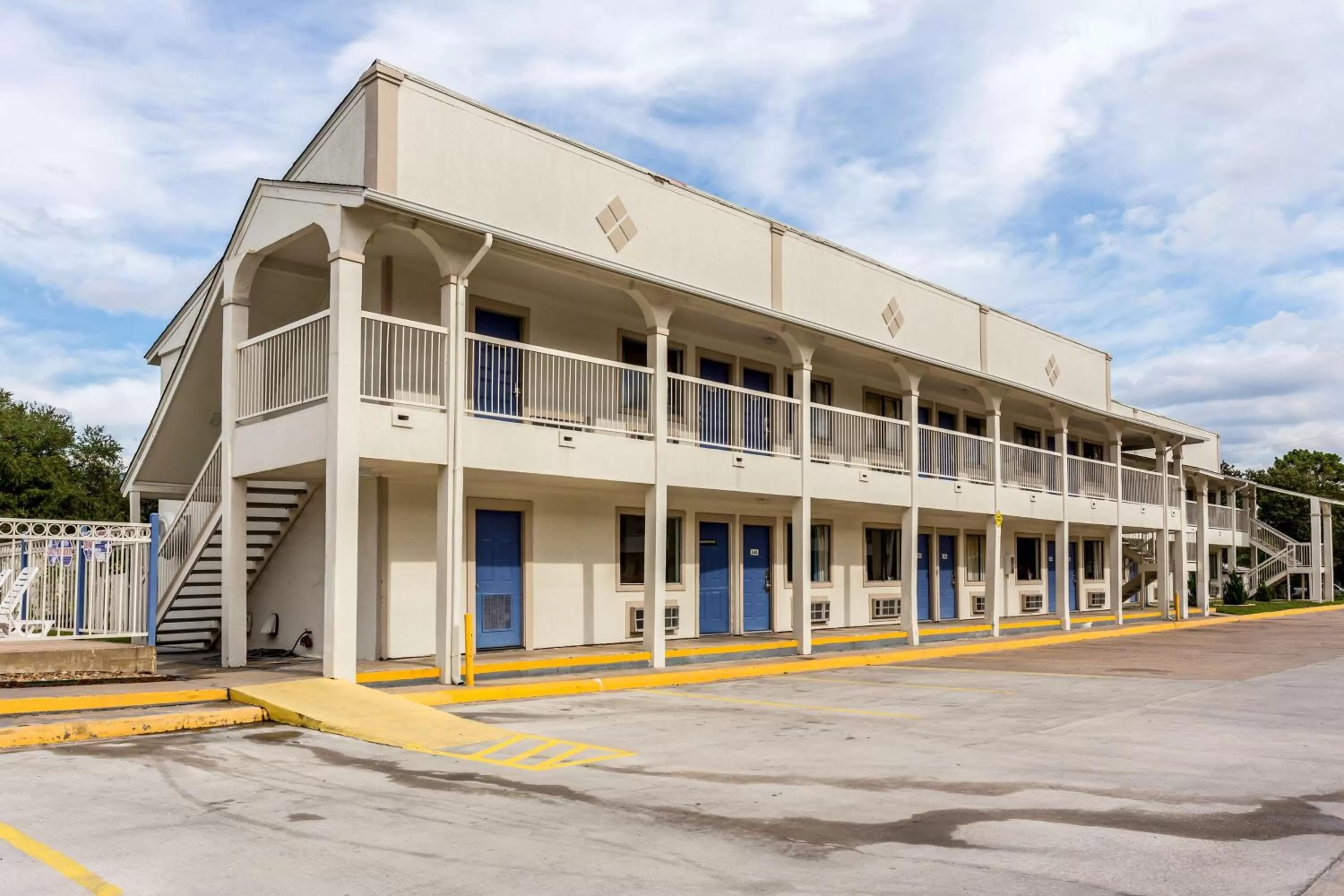 Property building in Motel 6-Bryan, TX - College Station