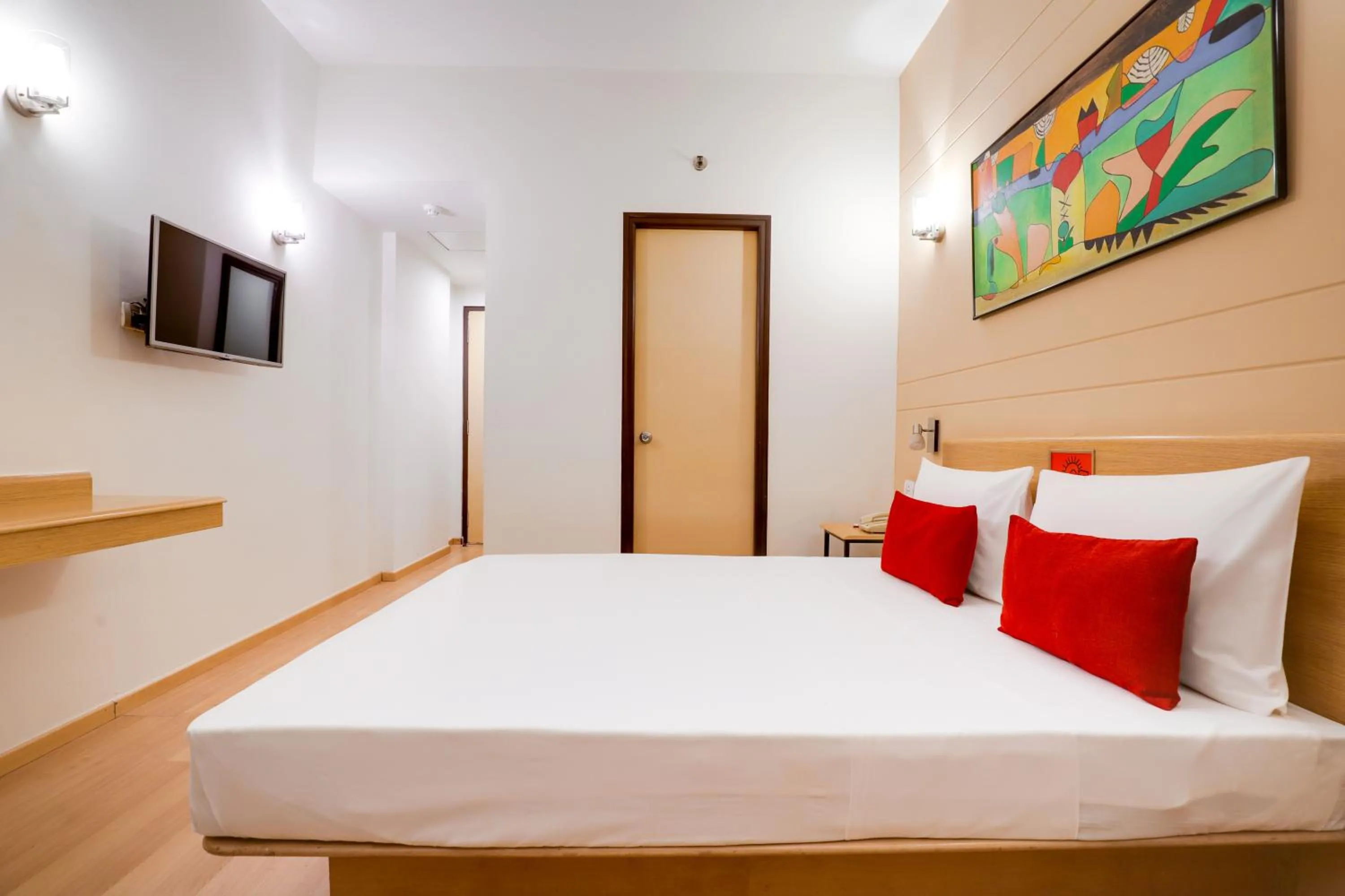 Bathroom, Bed in Red Fox by Lemon Tree Hotels, East Delhi