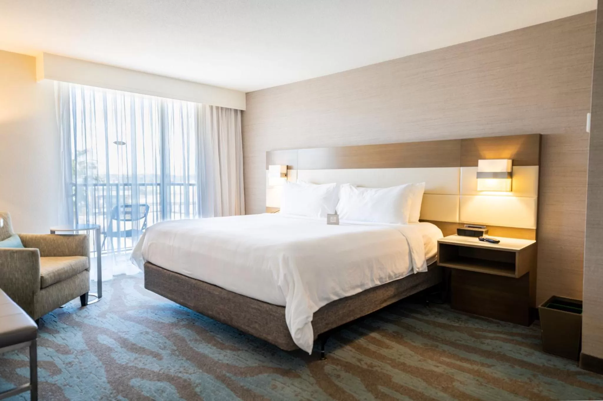 Photo of the whole room, Bed in Crowne Plaza Ventura Beach by IHG