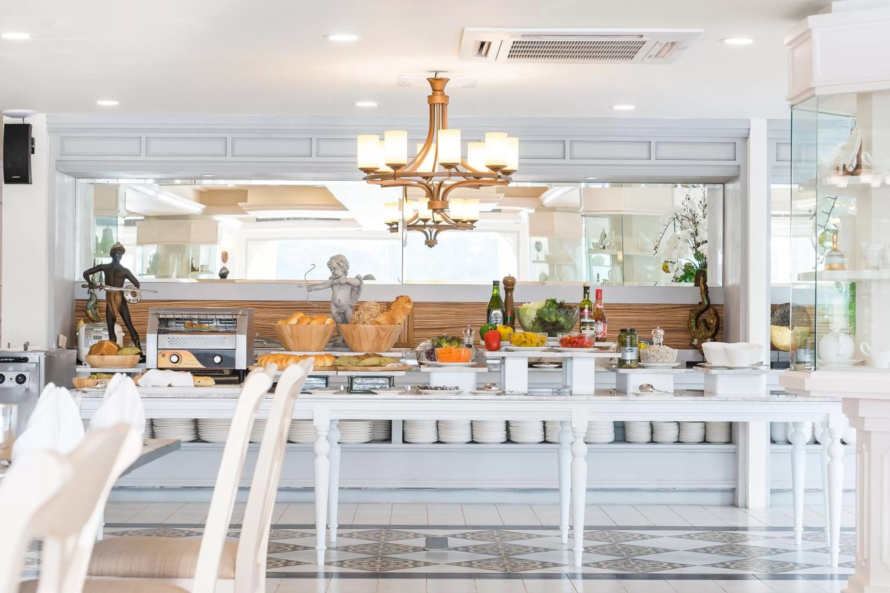 Restaurant/places to eat in Kalanan Riverside Resort