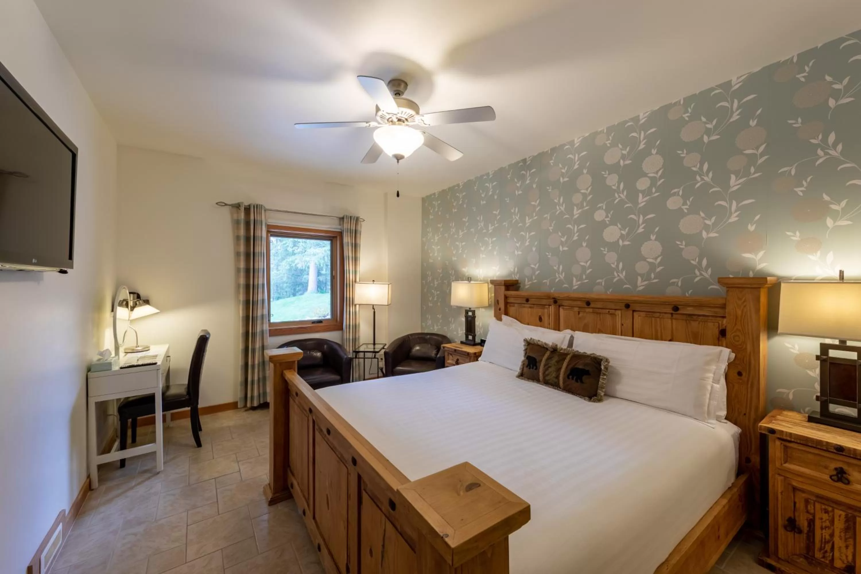 King Room in Canyon Ridge Lodge