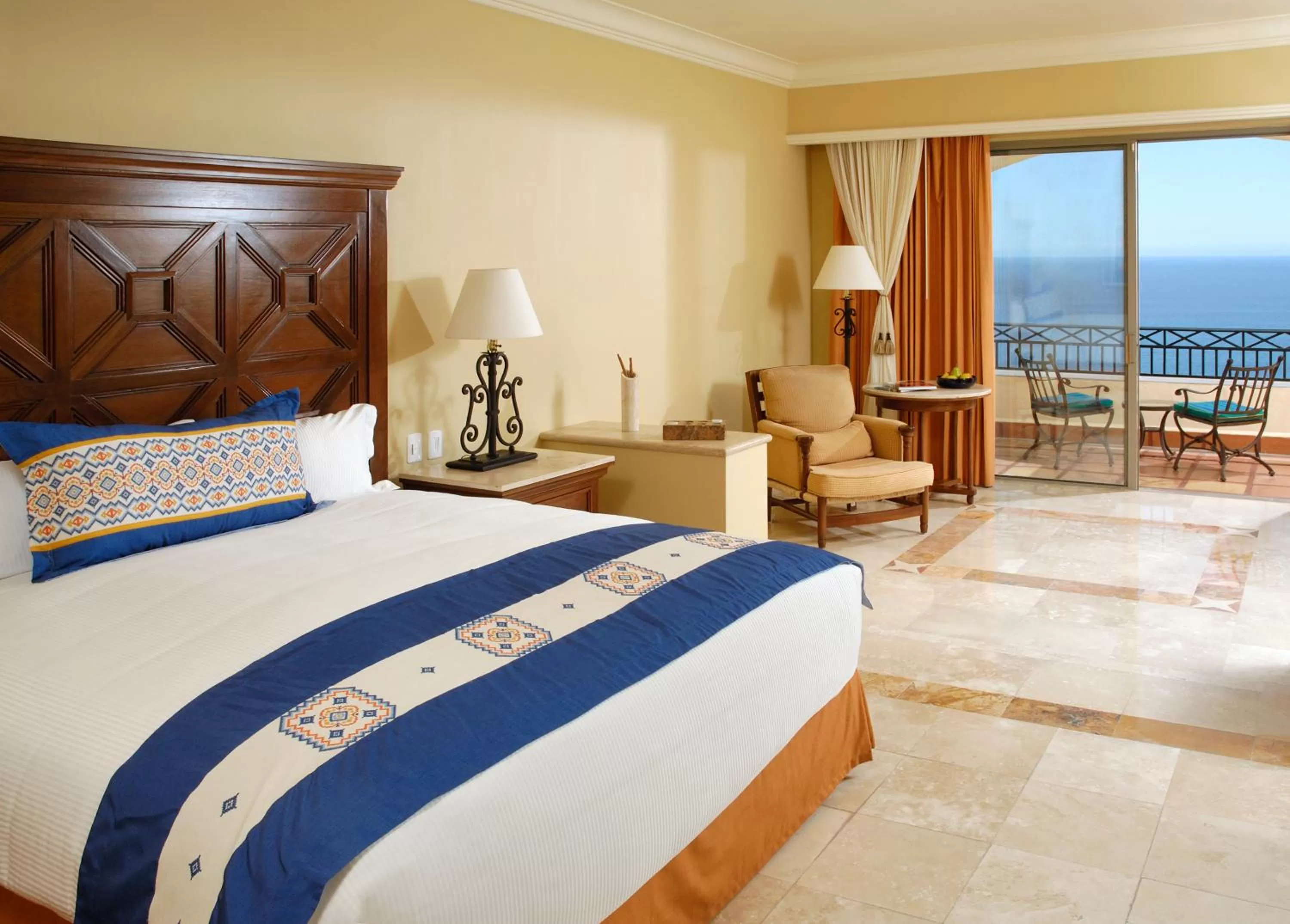 Bed in Pueblo Bonito Sunset Beach Golf & Spa Resort - All Inclusive