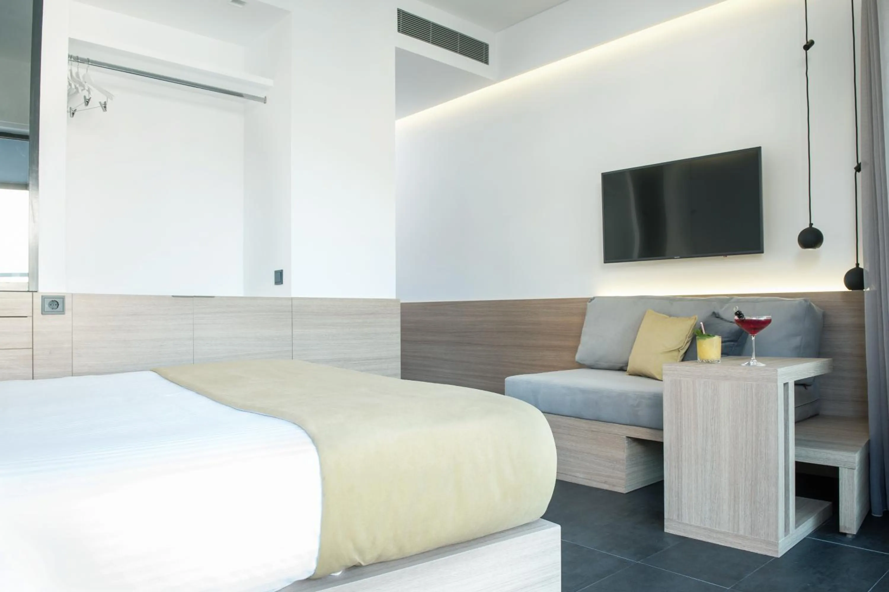 Photo of the whole room, Bed in Athens Lodge by Athens Prime Hotels