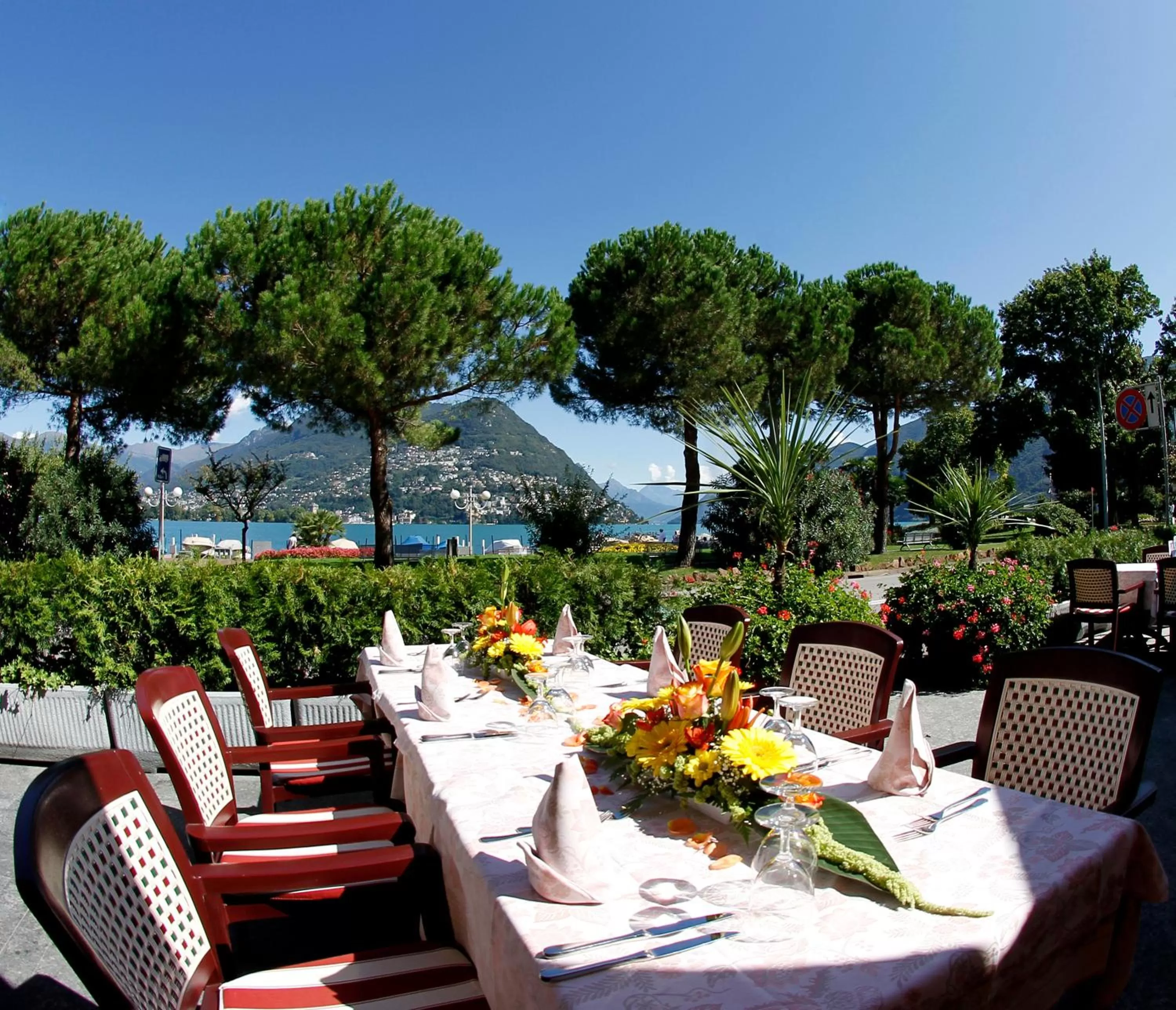 Restaurant/places to eat in Hotel Victoria