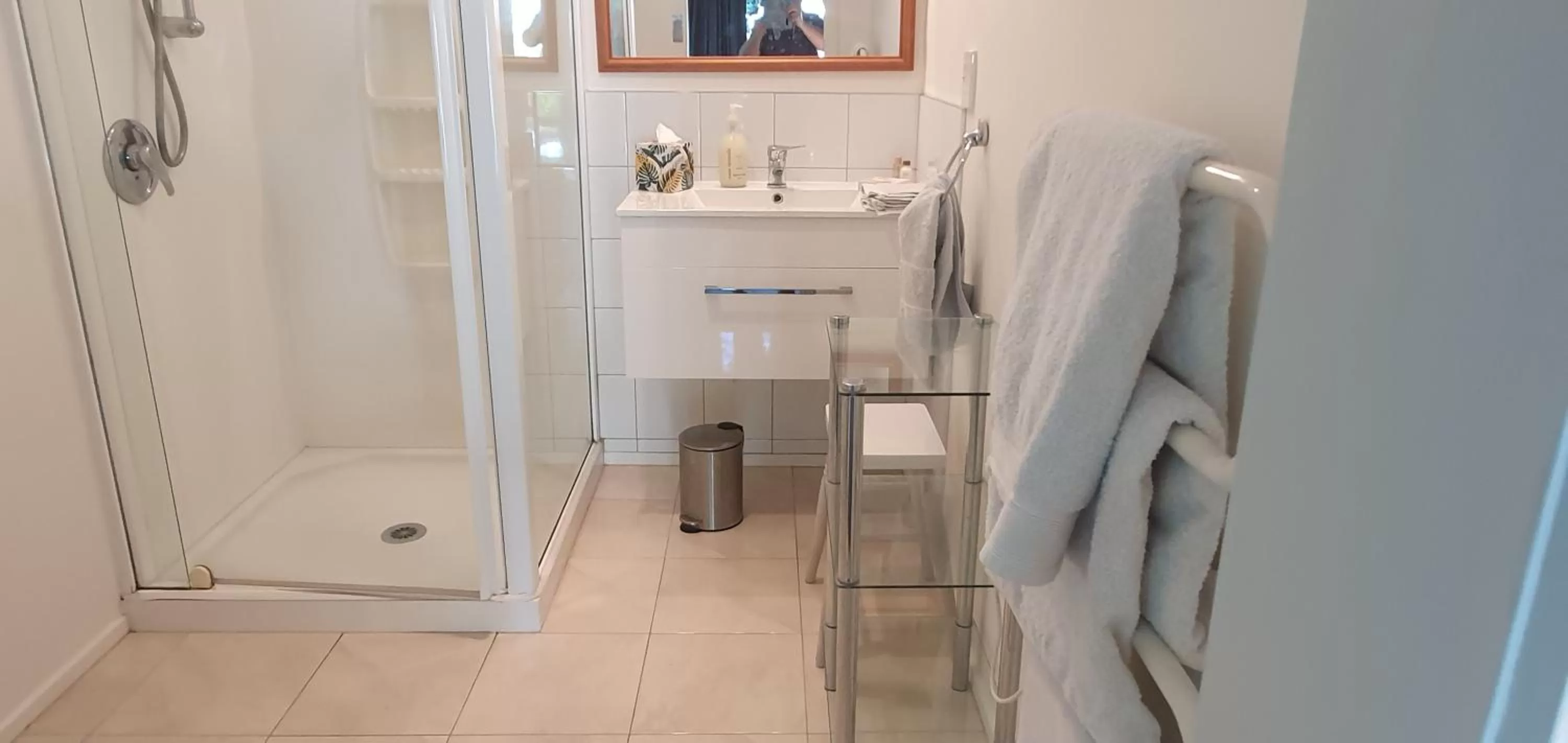 Bathroom in Ashcroft Gardens Bed & Breakfast