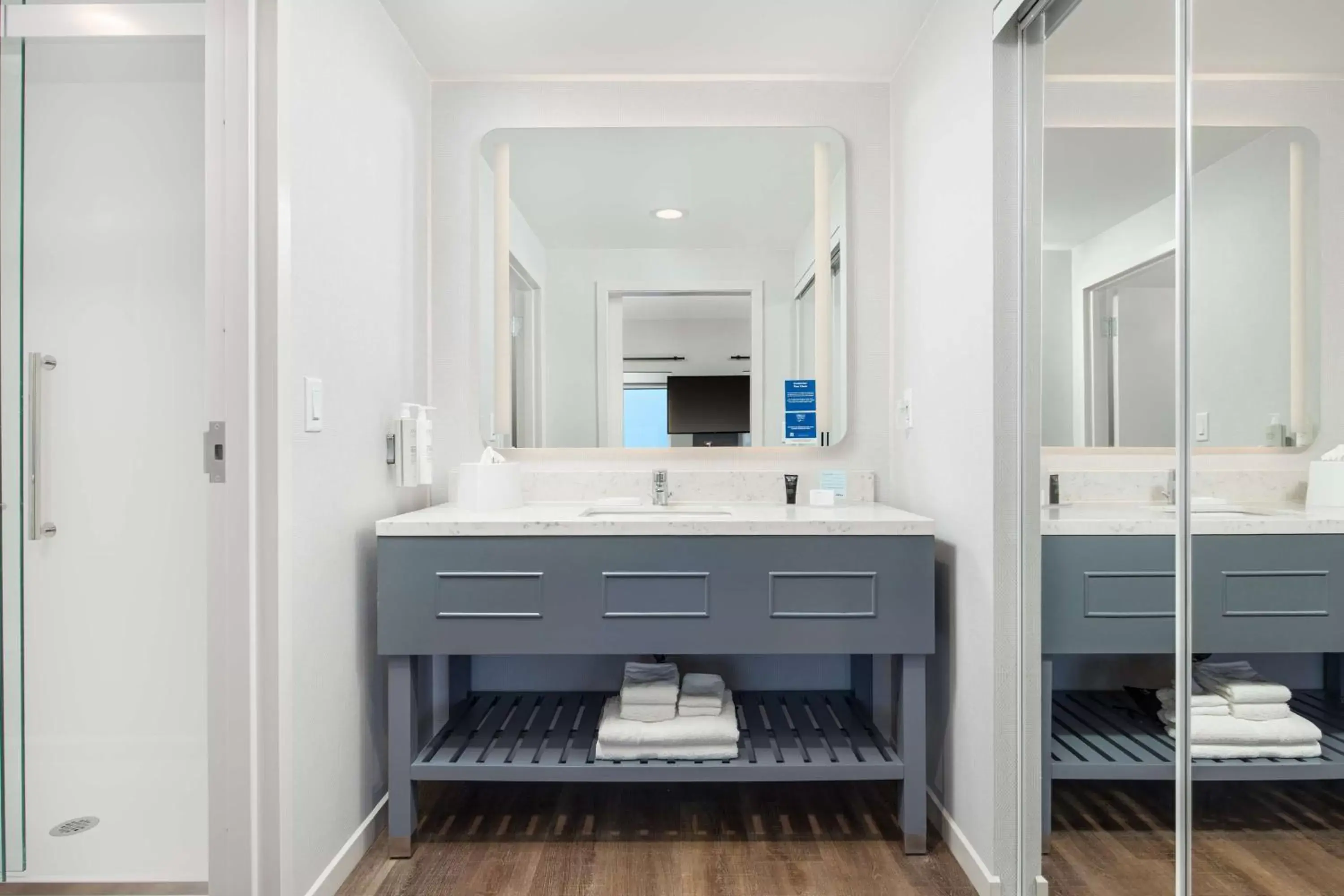 Deluxe King Suite in Hampton Inn & Suites Huntsville Downtown, Al Deluxe King Suite in Hampton Inn & Suites Huntsville Downtown, Al