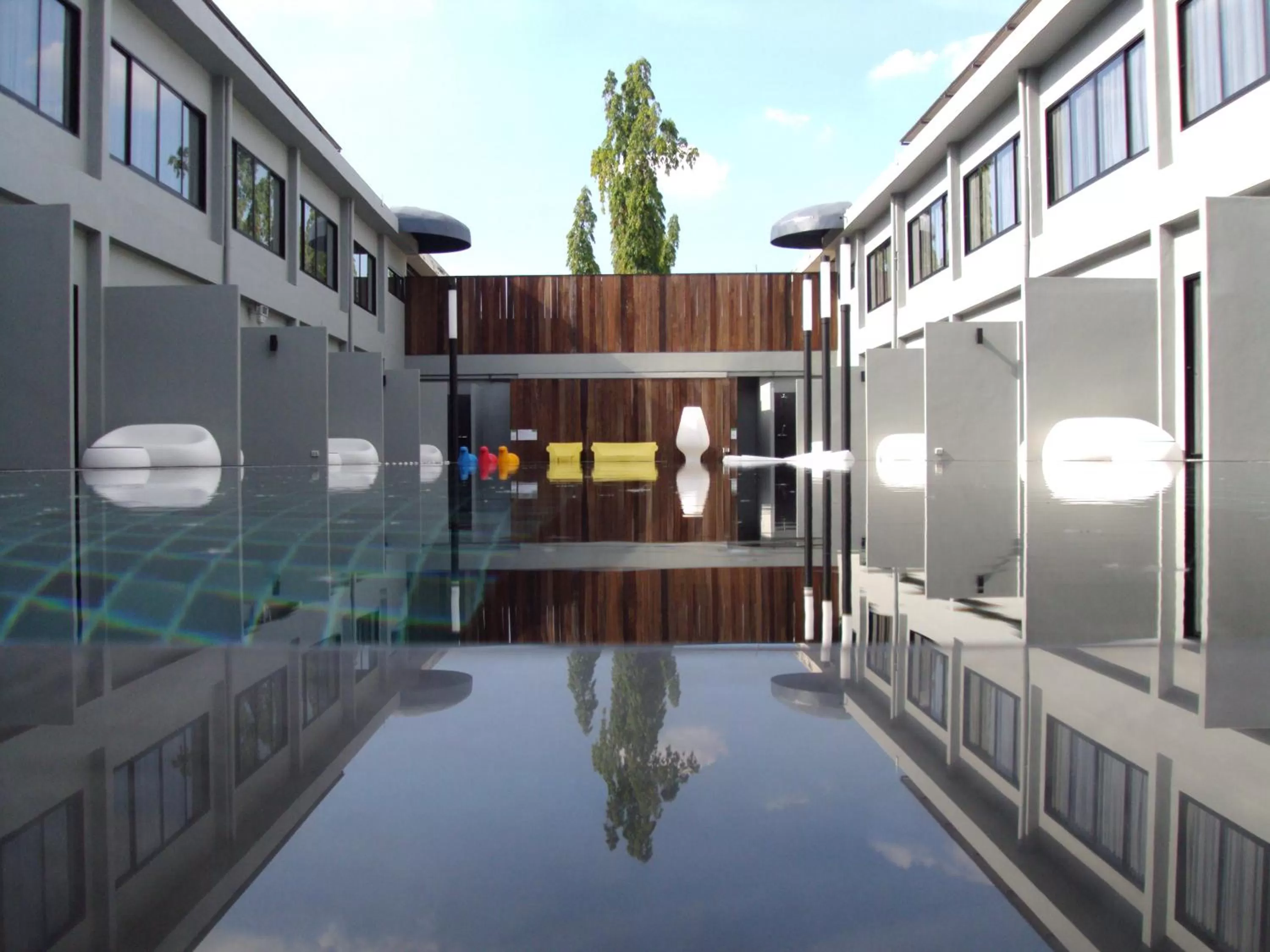 Property building in S Ratchada Leisure Hotel