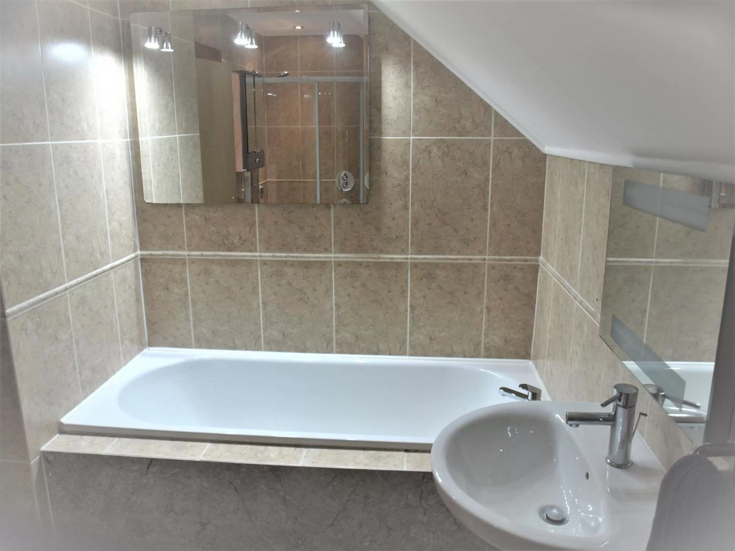 Bathroom in Dunstaffnage Marina Suites and Lodges