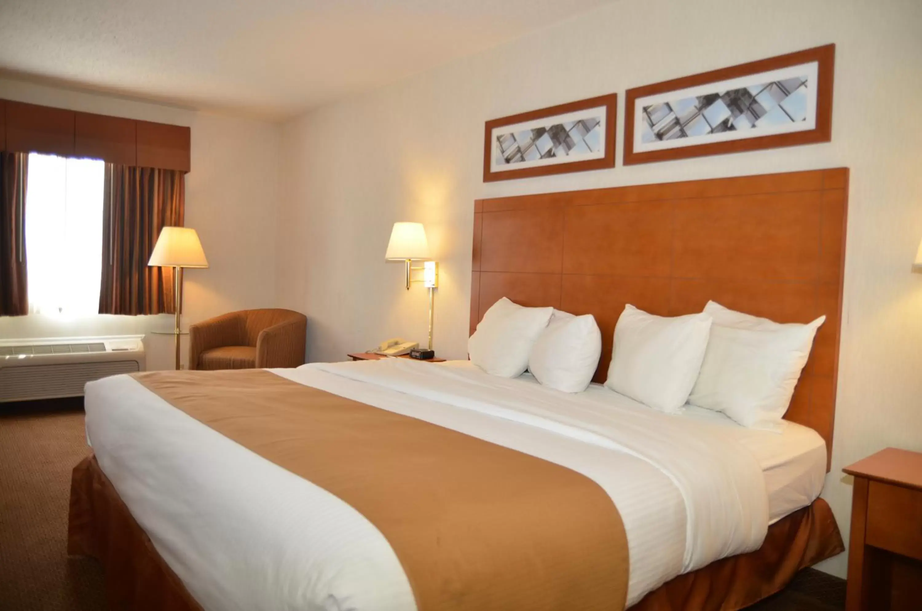 King Suite - Non-Smoking in Baymont by Wyndham Port Huron King Suite - Non-Smoking in Baymont by Wyndham Port Huron