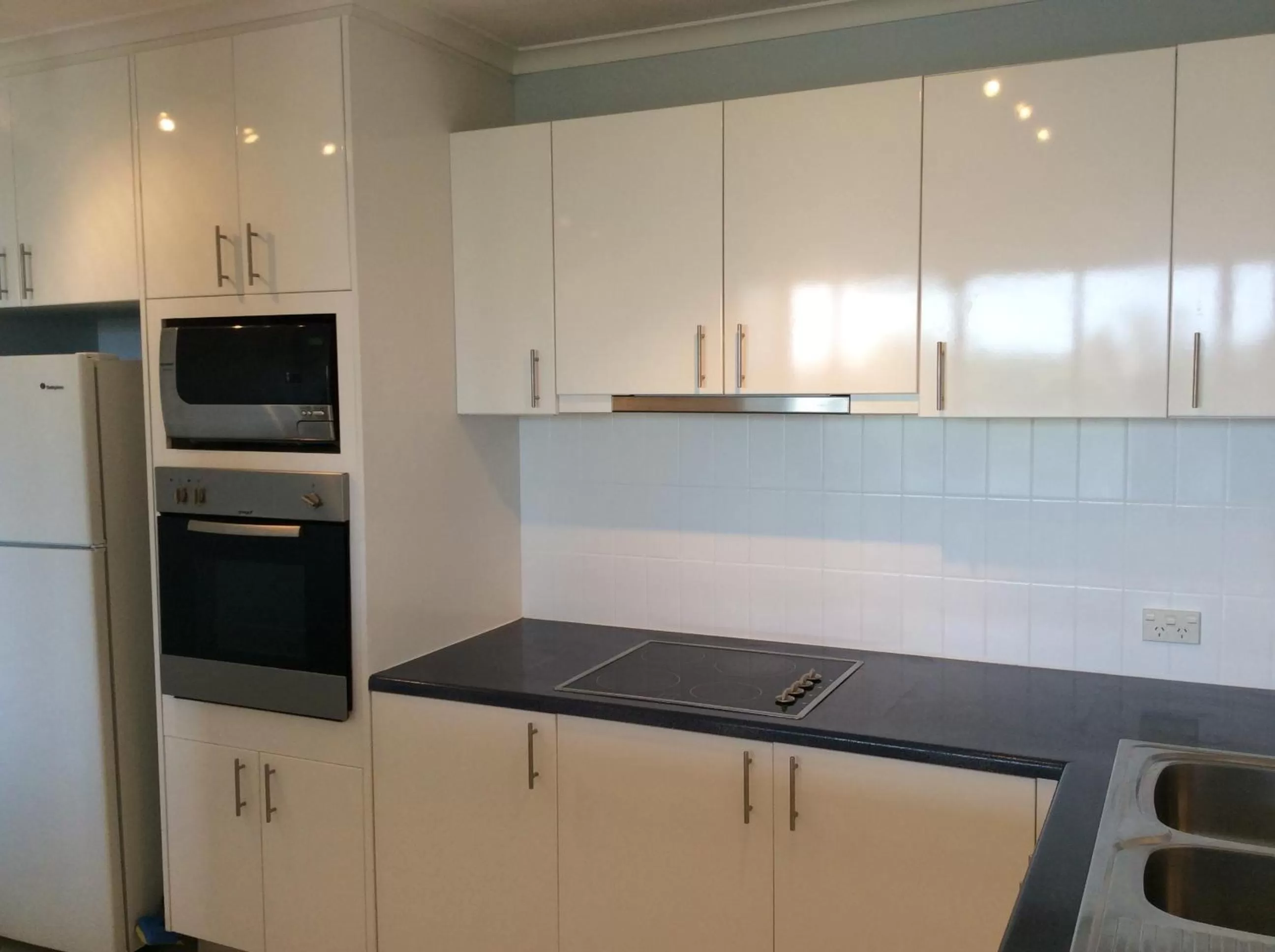Kitchen or kitchenette in Kirribilli Apartments