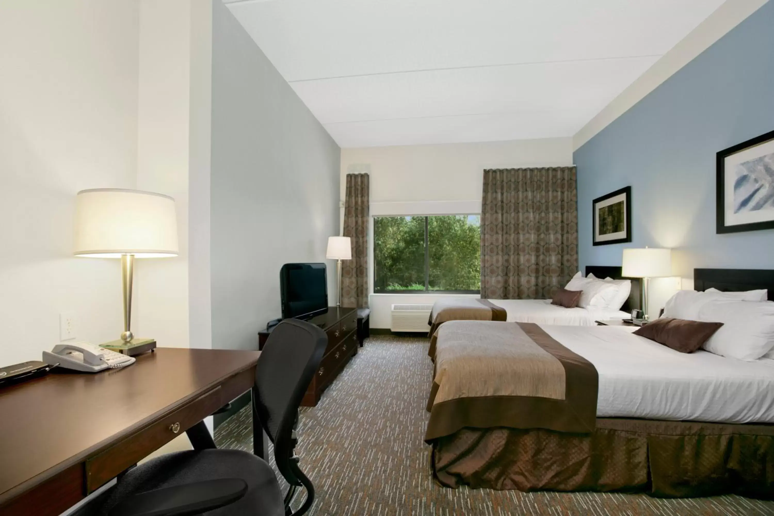 Double Room with Two Double Beds - Mobility Accessible - Non-Smoking in Wingate by Wyndham Green Bay Double Room with Two Double Beds - Mobility Accessible - Non-Smoking in Wingate by Wyndham Green Bay