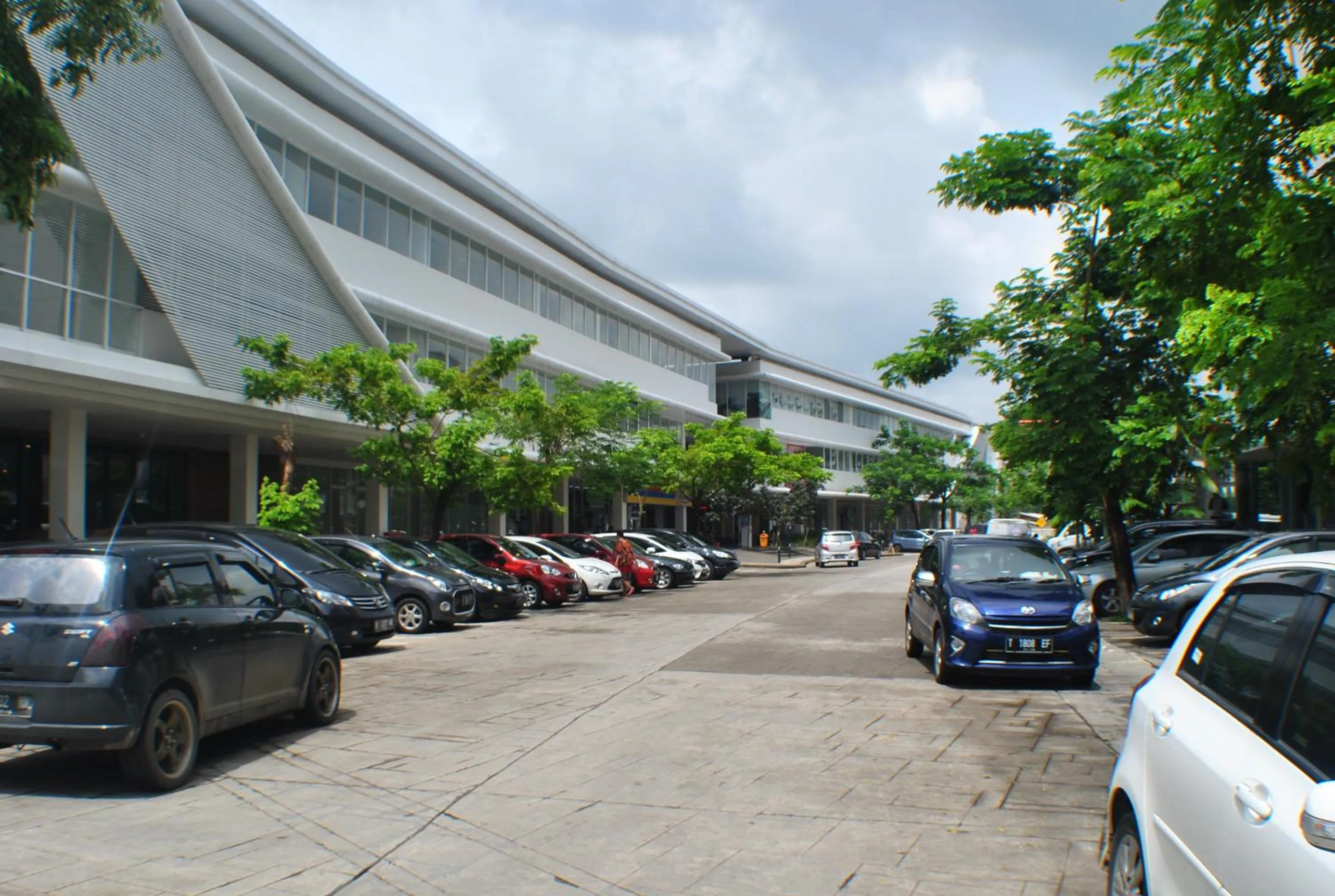 Restaurant/places to eat in De Green Inn at Aeropolis