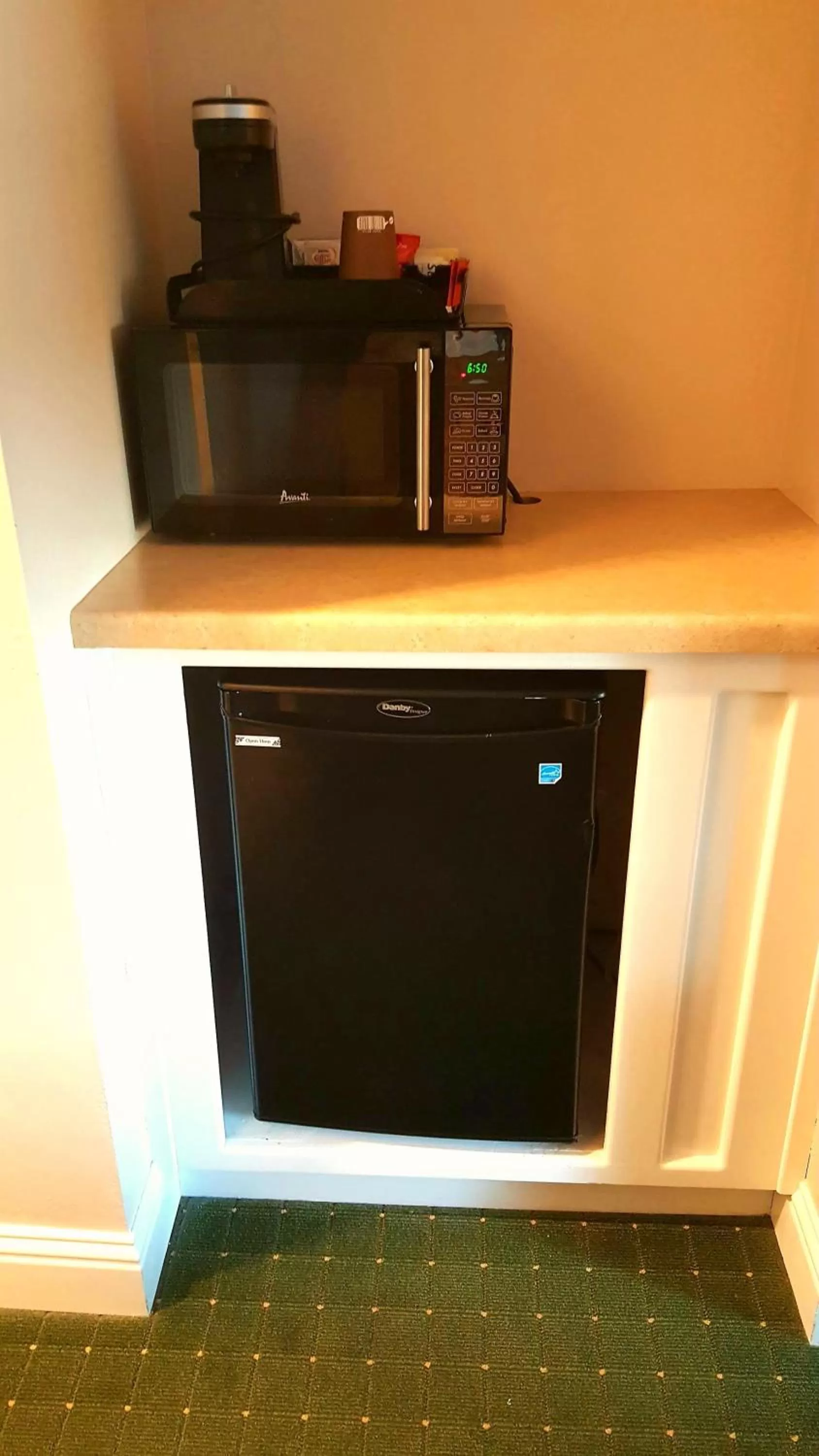Coffee/tea facilities in The Monterey Hotel