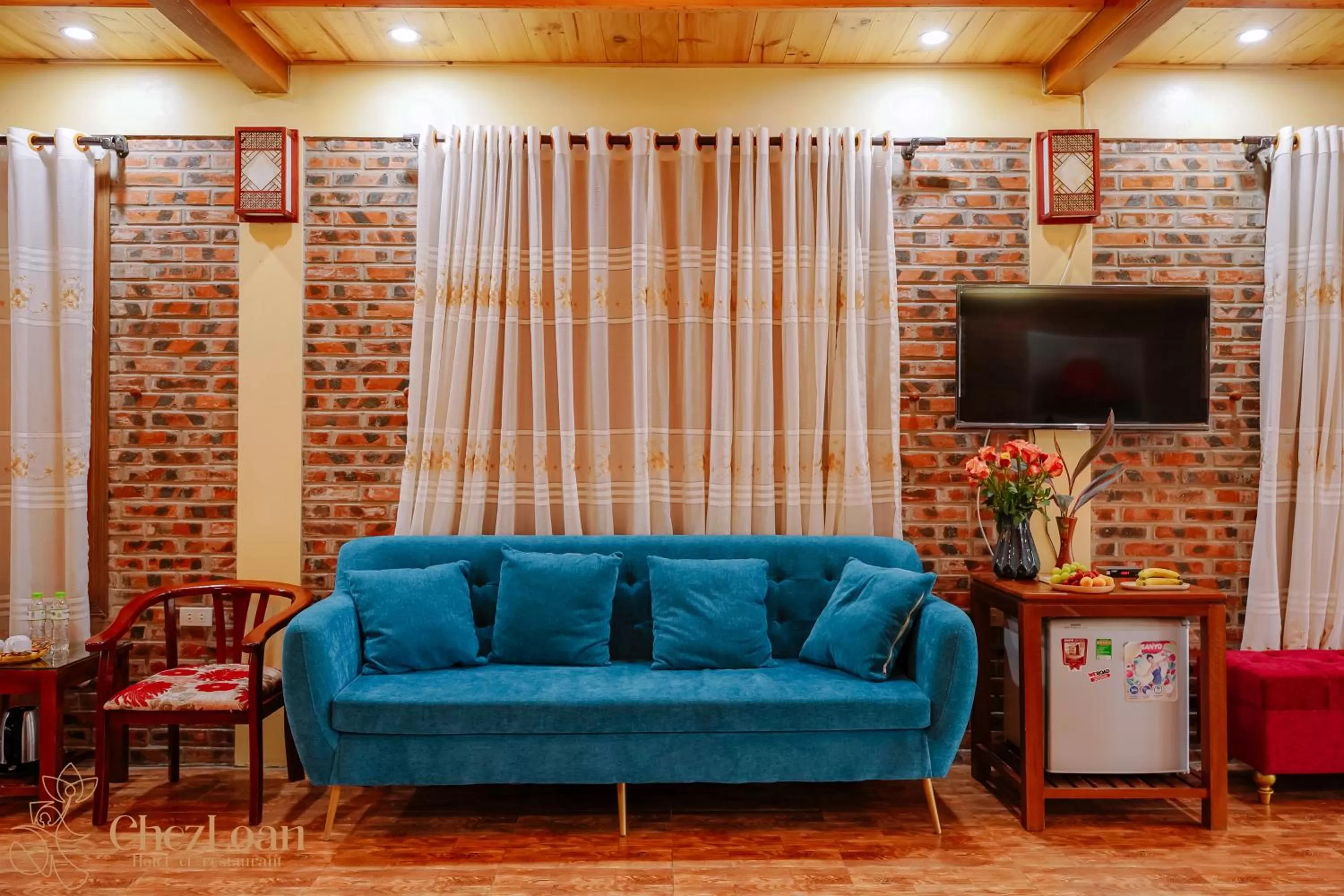 TV and multimedia in Chez Loan Hotel