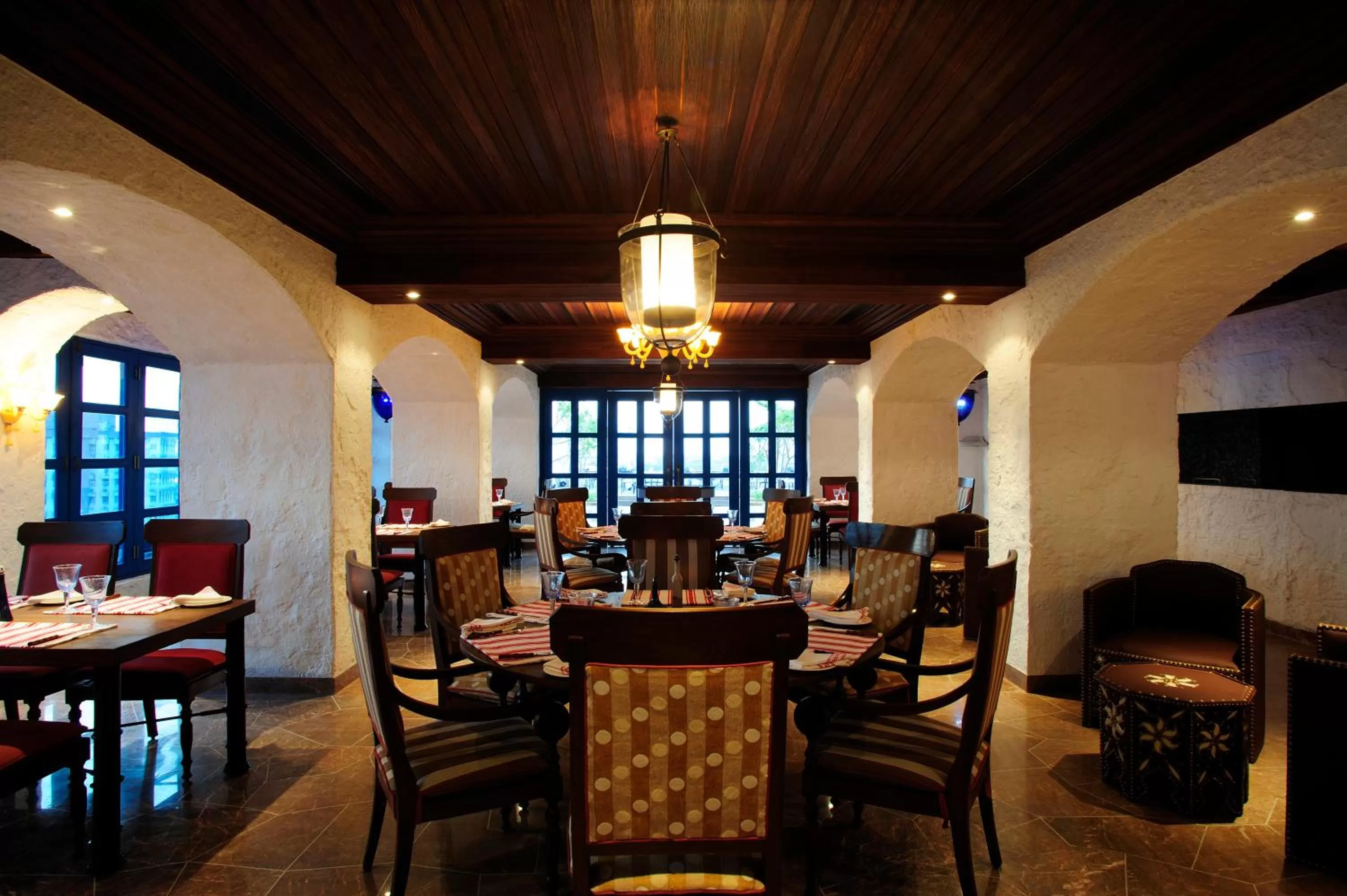 Restaurant/places to eat in Taj Club House