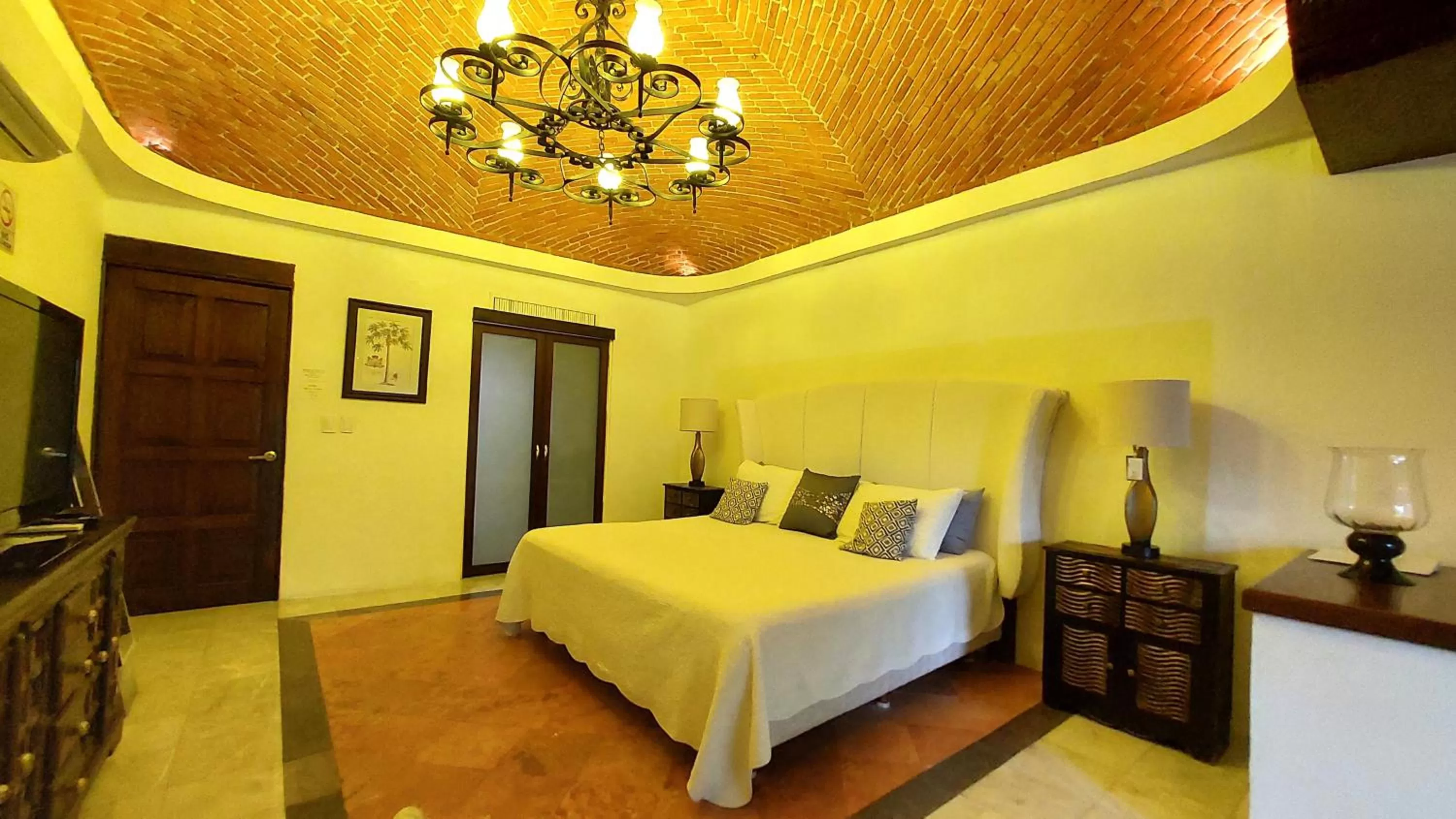 Photo of the whole room, Bed in La Villa du Golf à Cancun Hotel Boutique