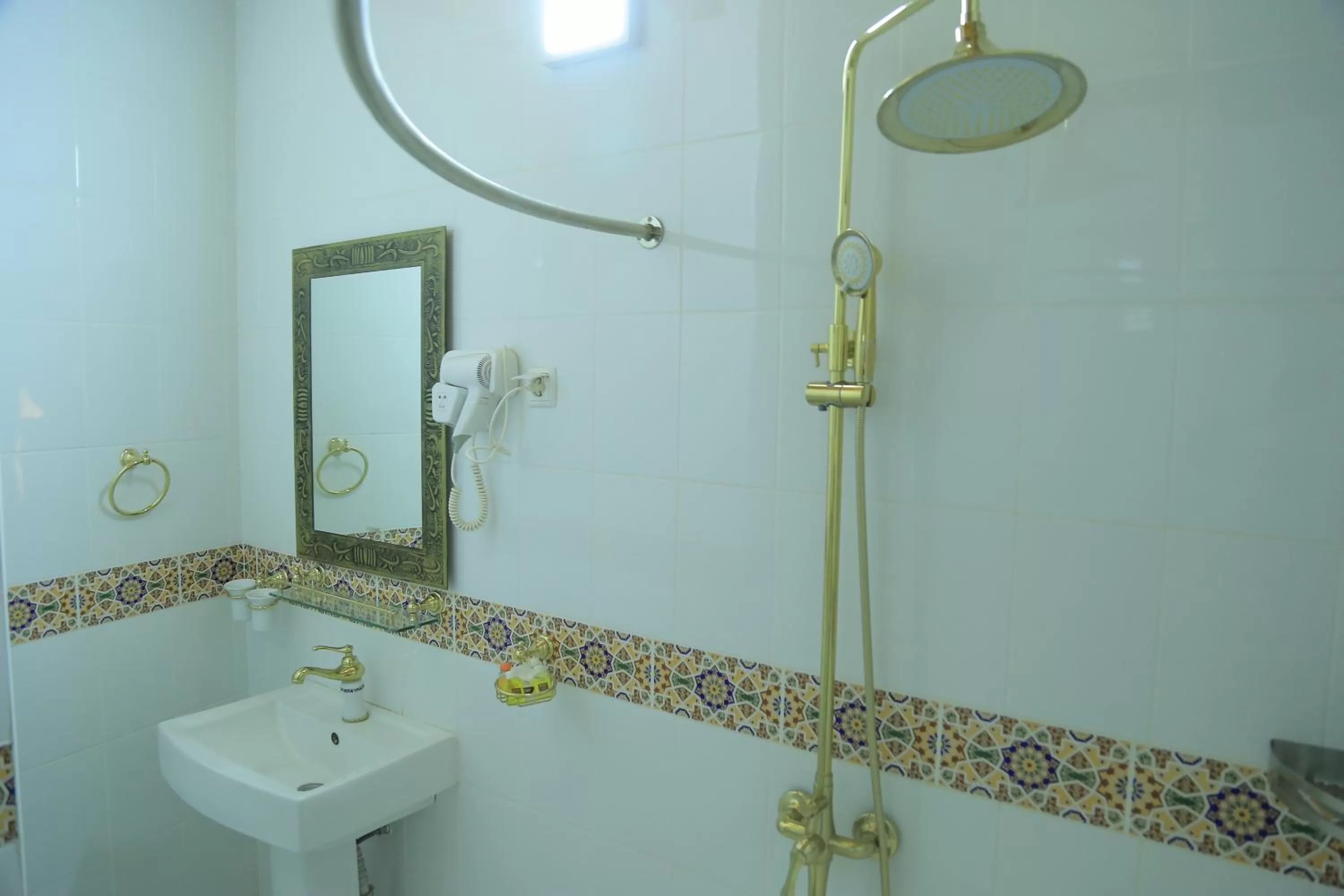 Shower, Bathroom in As-Salam Boutique Hotel