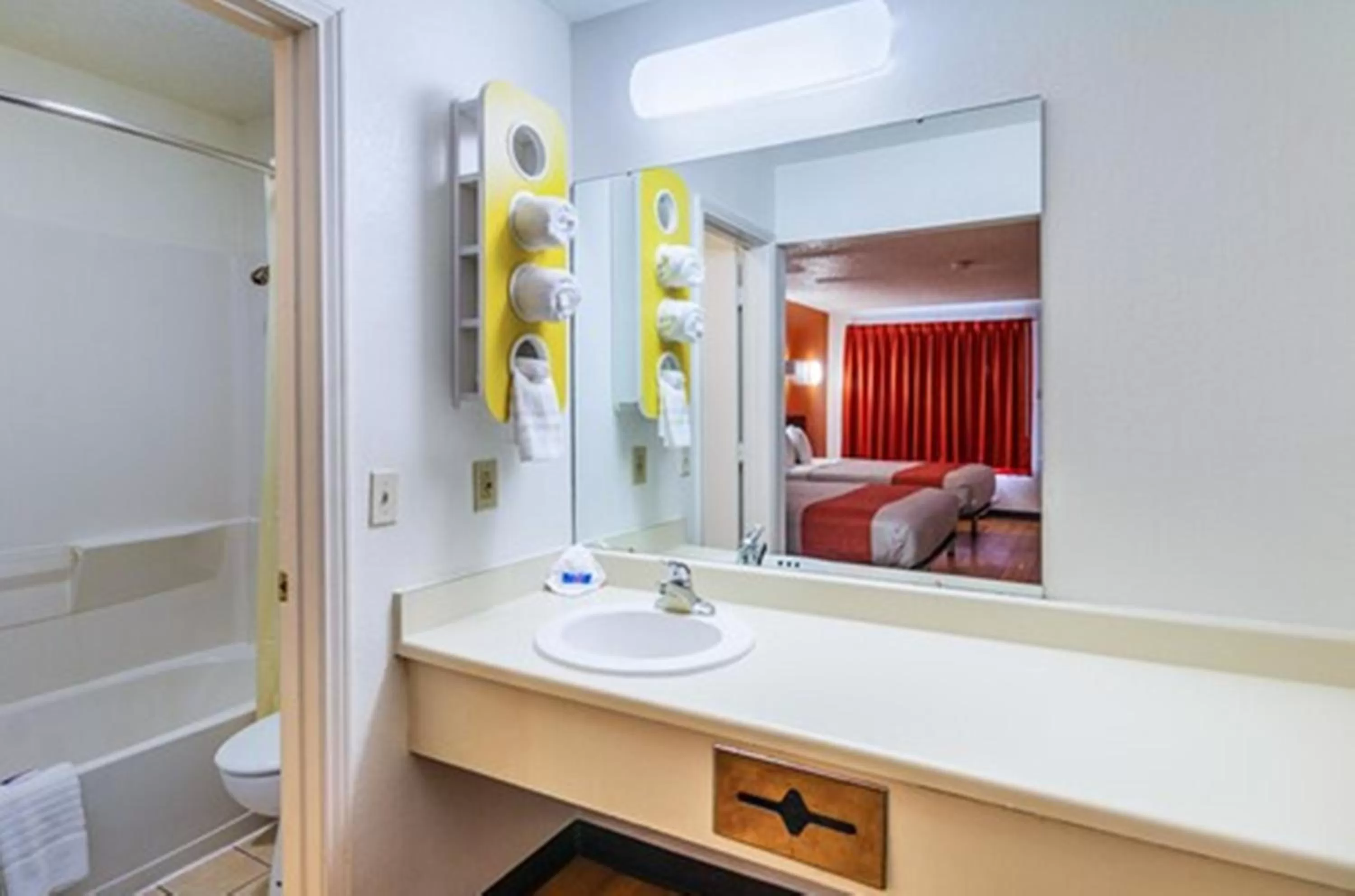 Bathroom, Bed in Motel 6-Waxahachie, TX