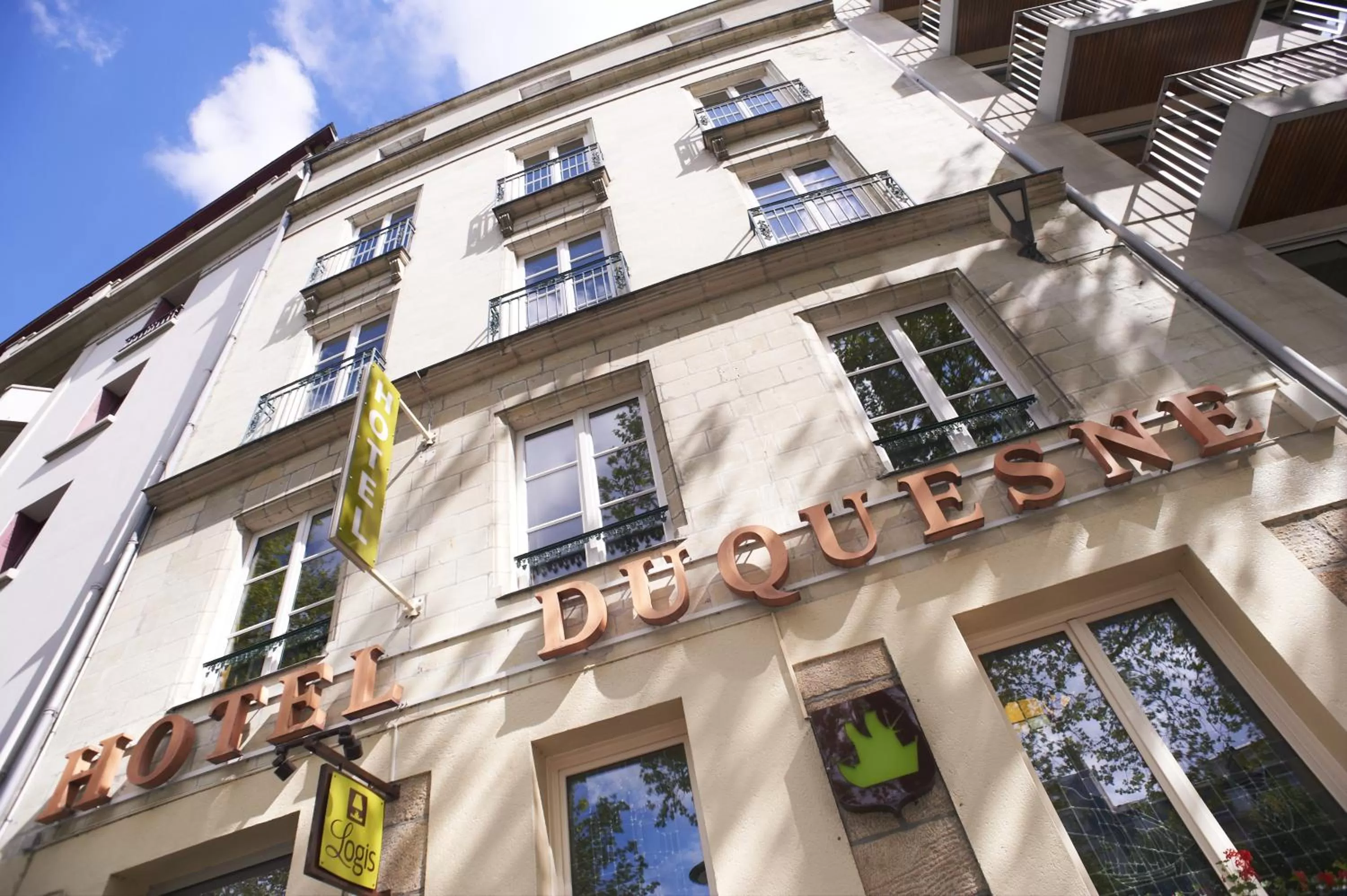 Facade/entrance in Logis Hôtel Duquesne