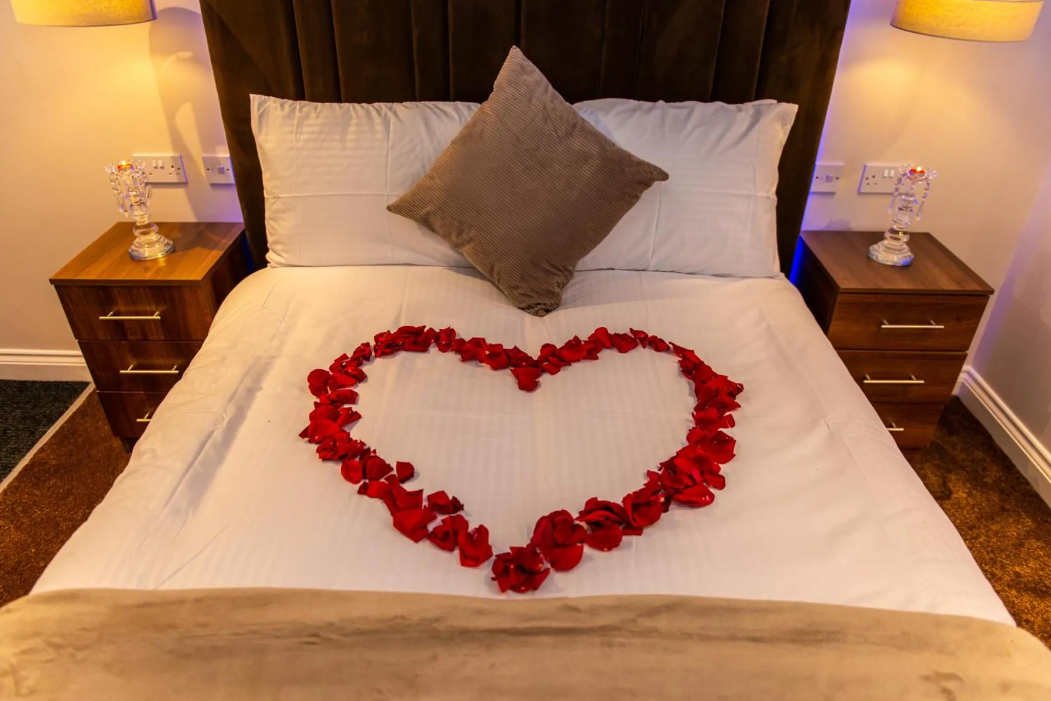 Bedroom, Bed in Optimal Apartments