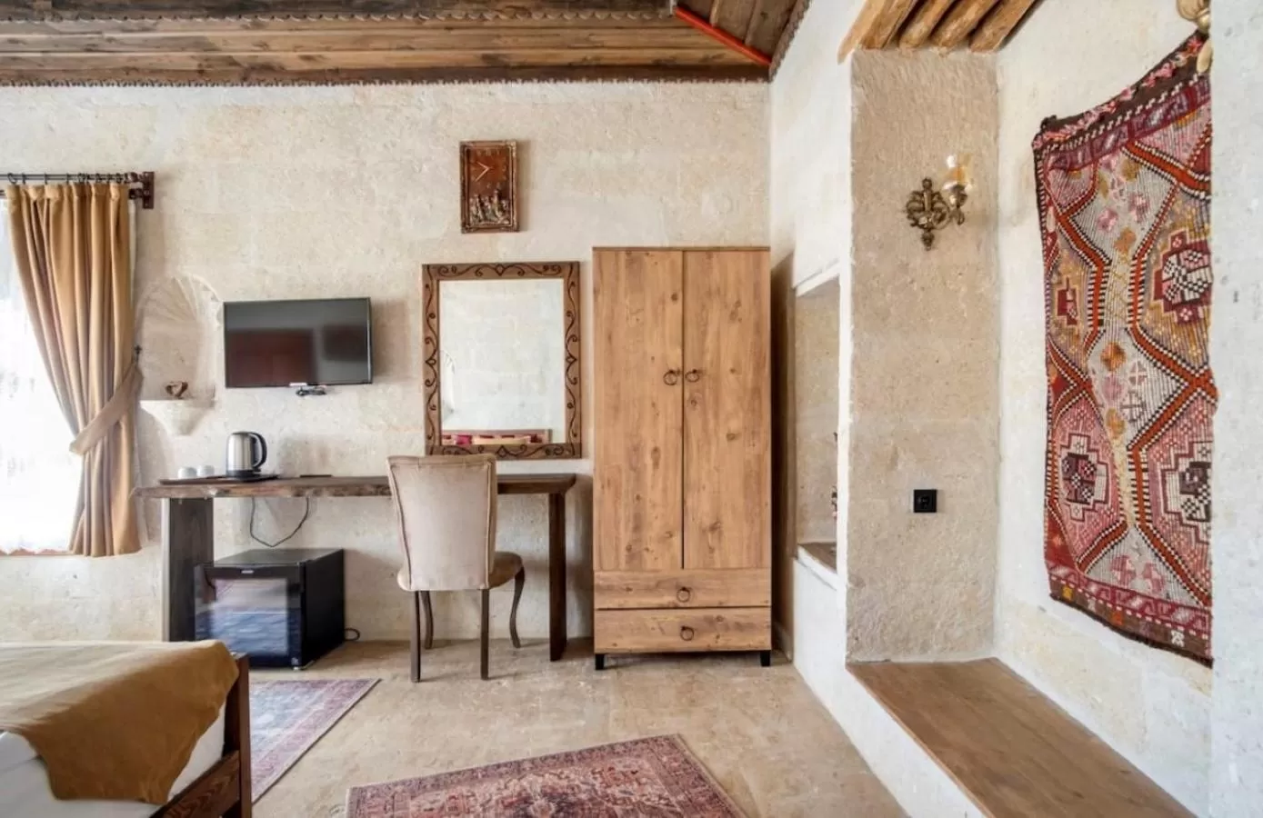 TV and multimedia in Uzay Cave Suite Hotel