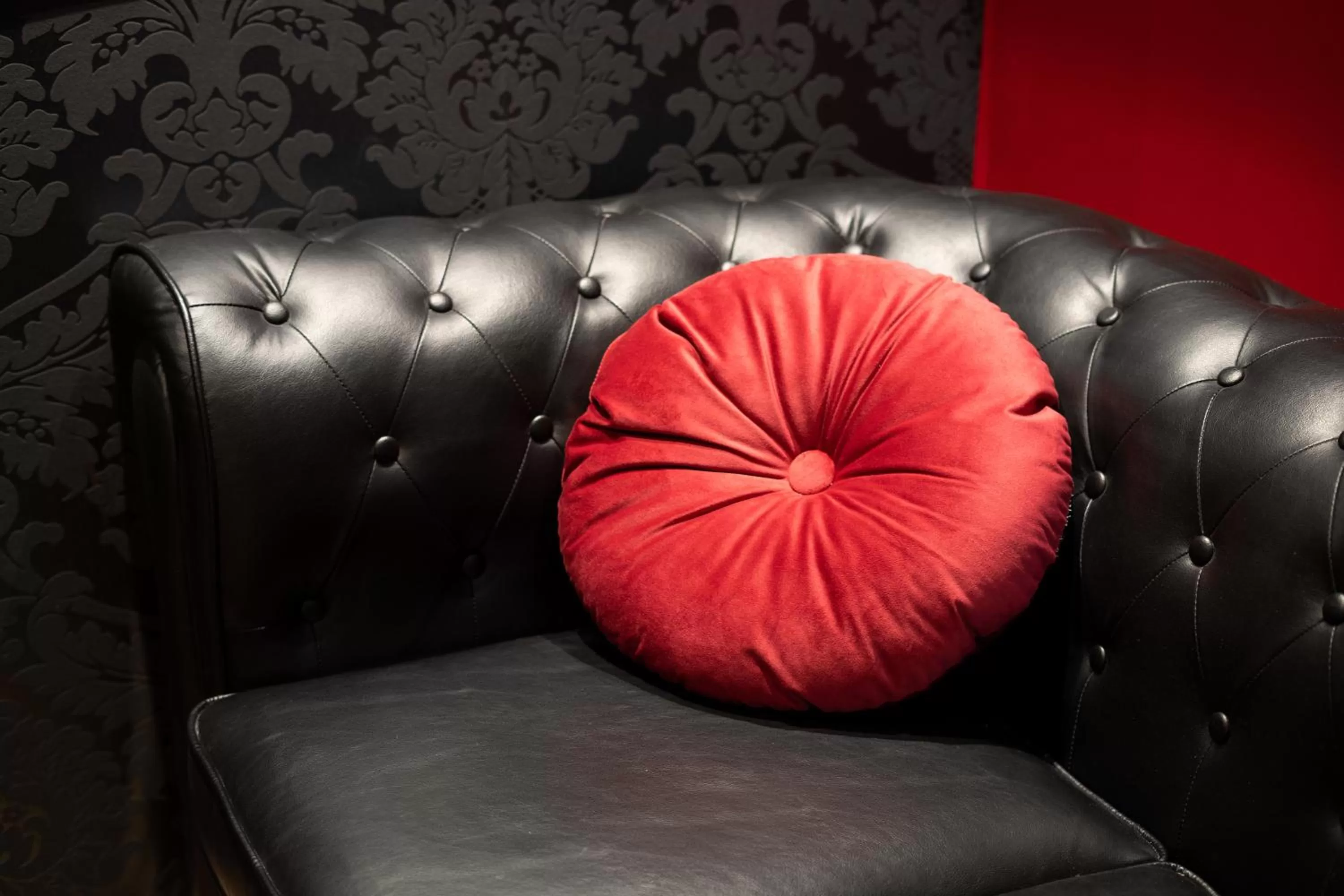 Decorative detail in Capsule Secret - Jacuzzi - Netflix & Home cinéma - Jeux de couple - Barre de pole dance