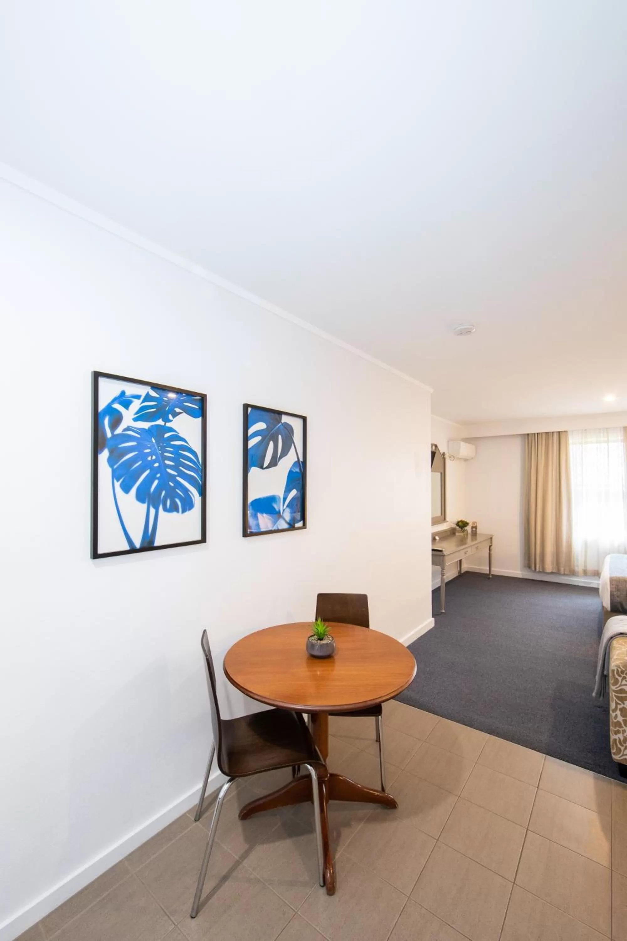 Dining area in New England Motor Lodge