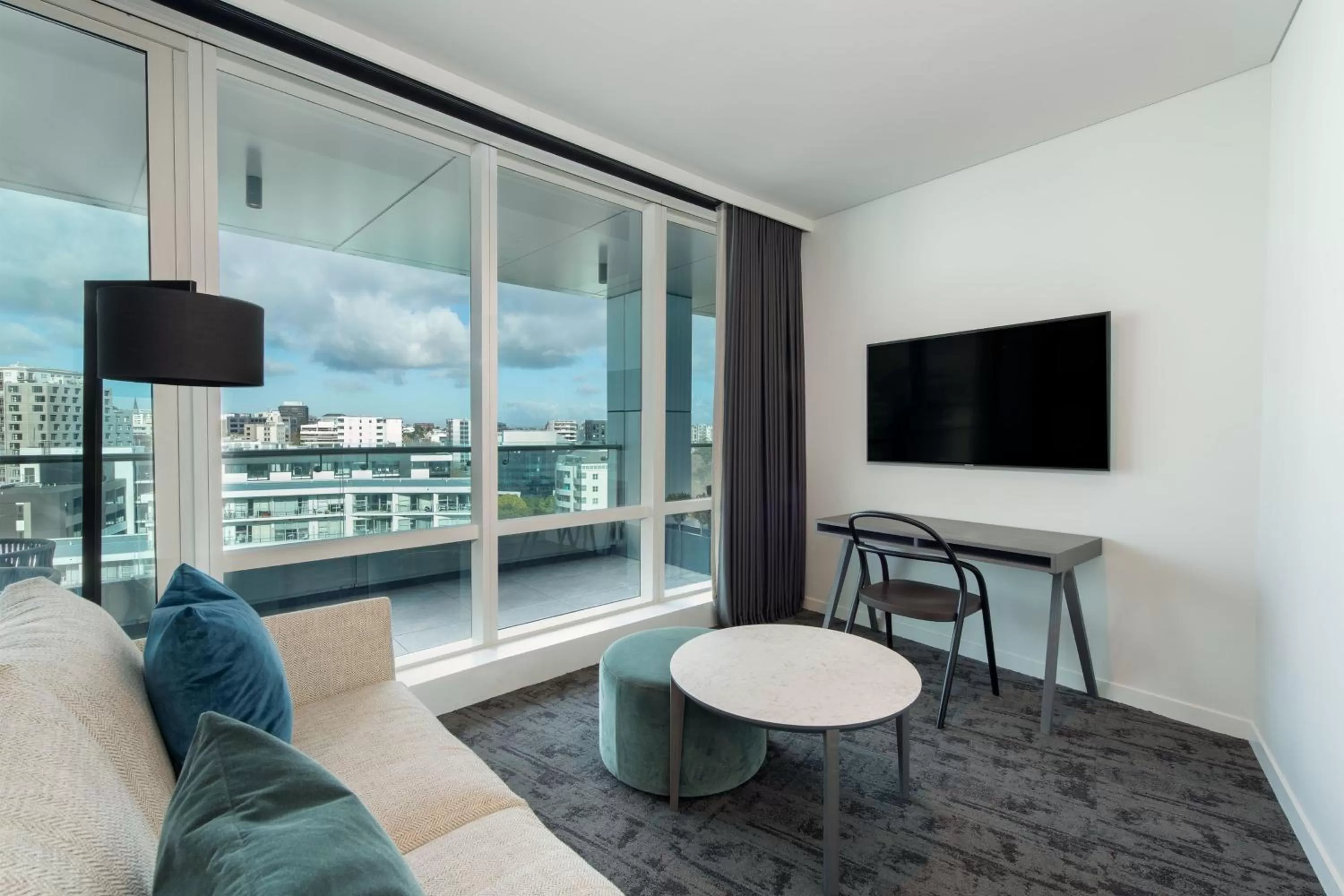 Living room in Four Points by Sheraton Auckland