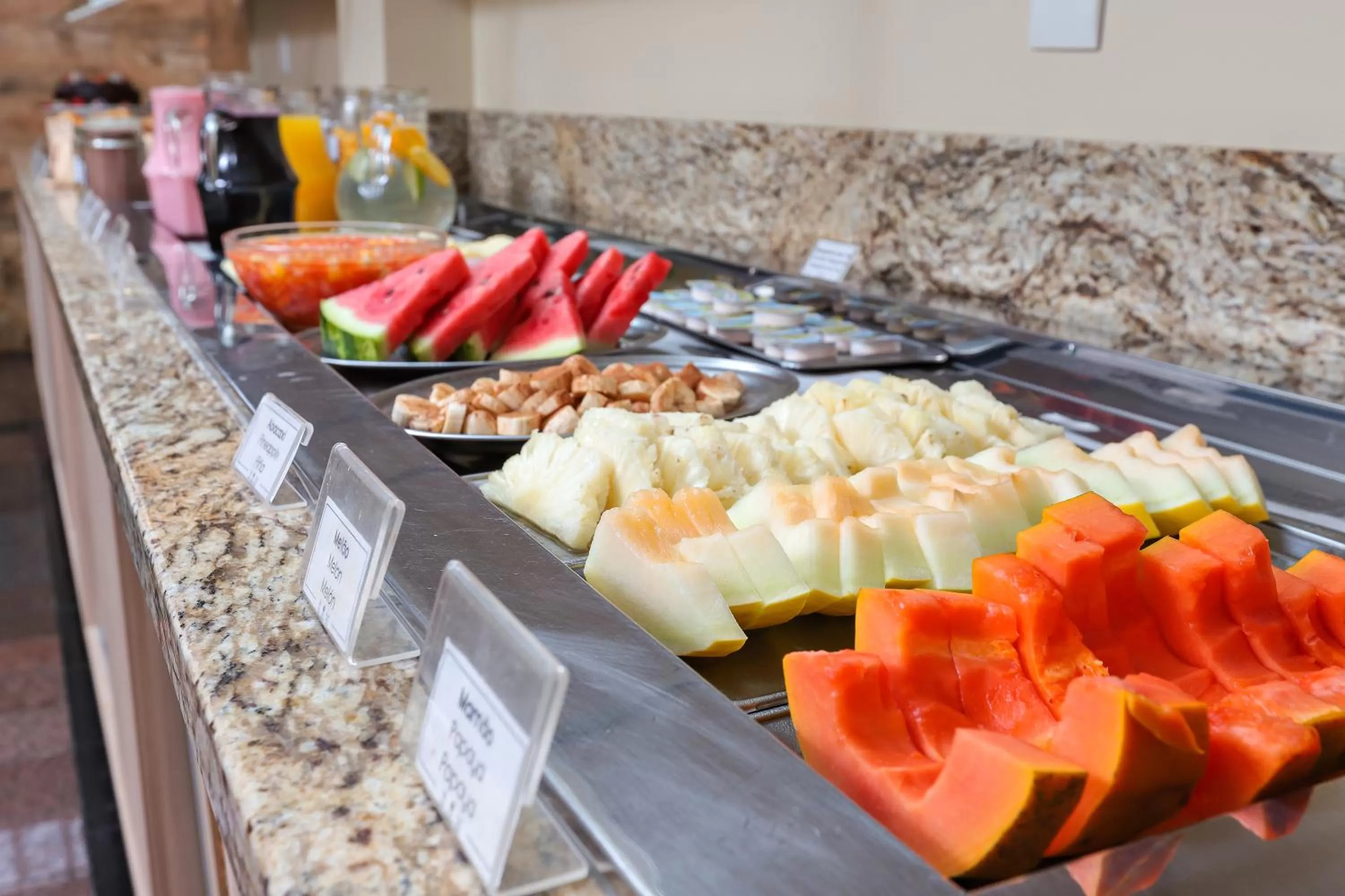 Food and drinks in Hotel Express Terminal Tur - Rodoviária Porto Alegre