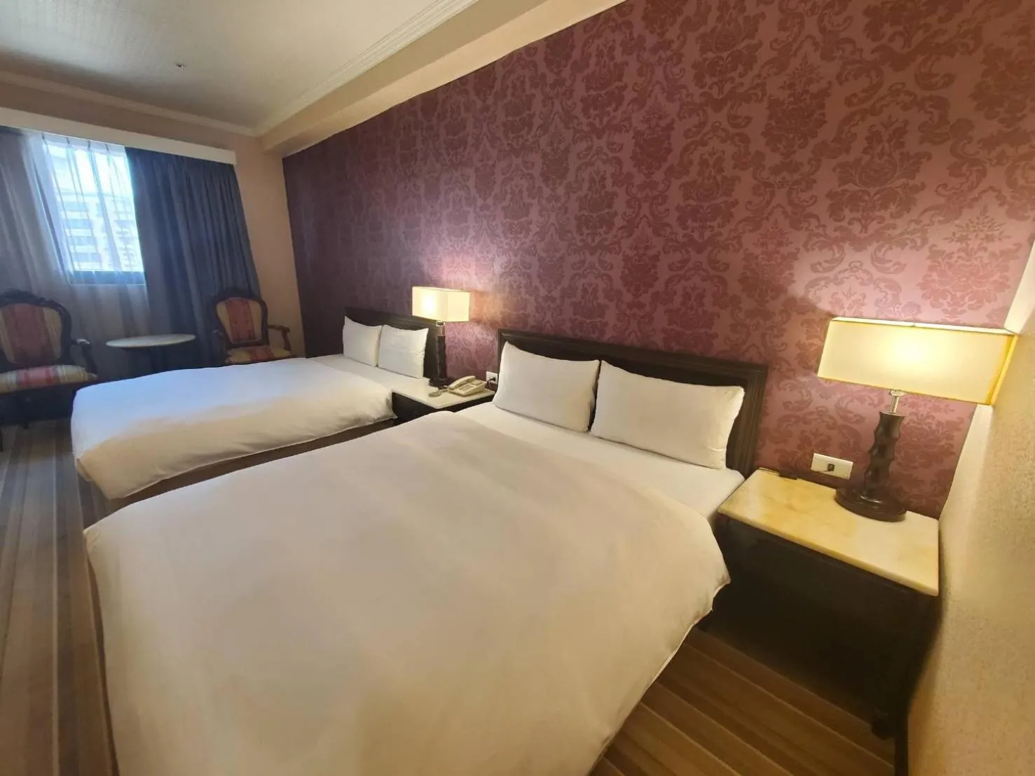 Bedroom, Bed in Well Garden Hotel