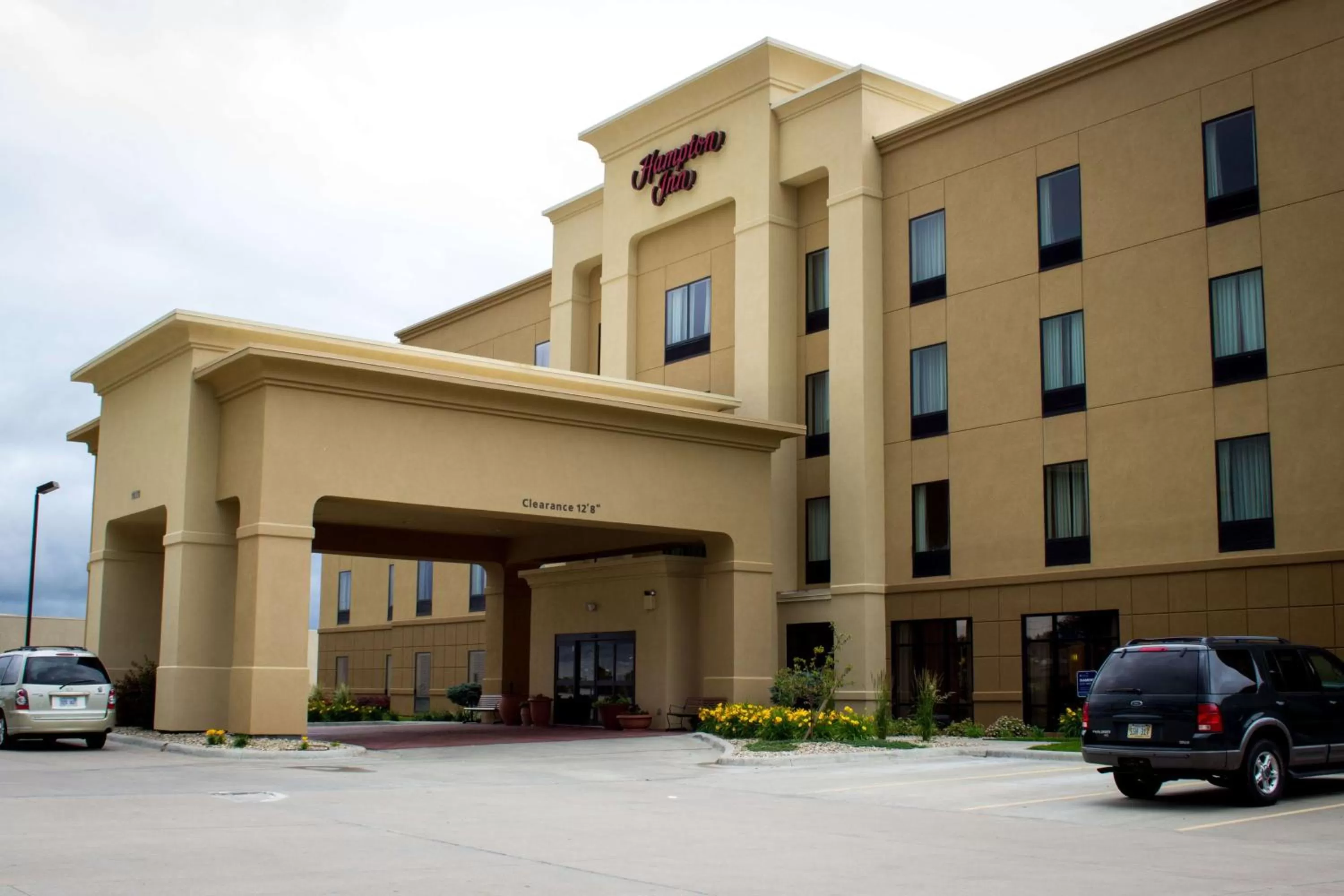 Property building in Hampton Inn Junction City