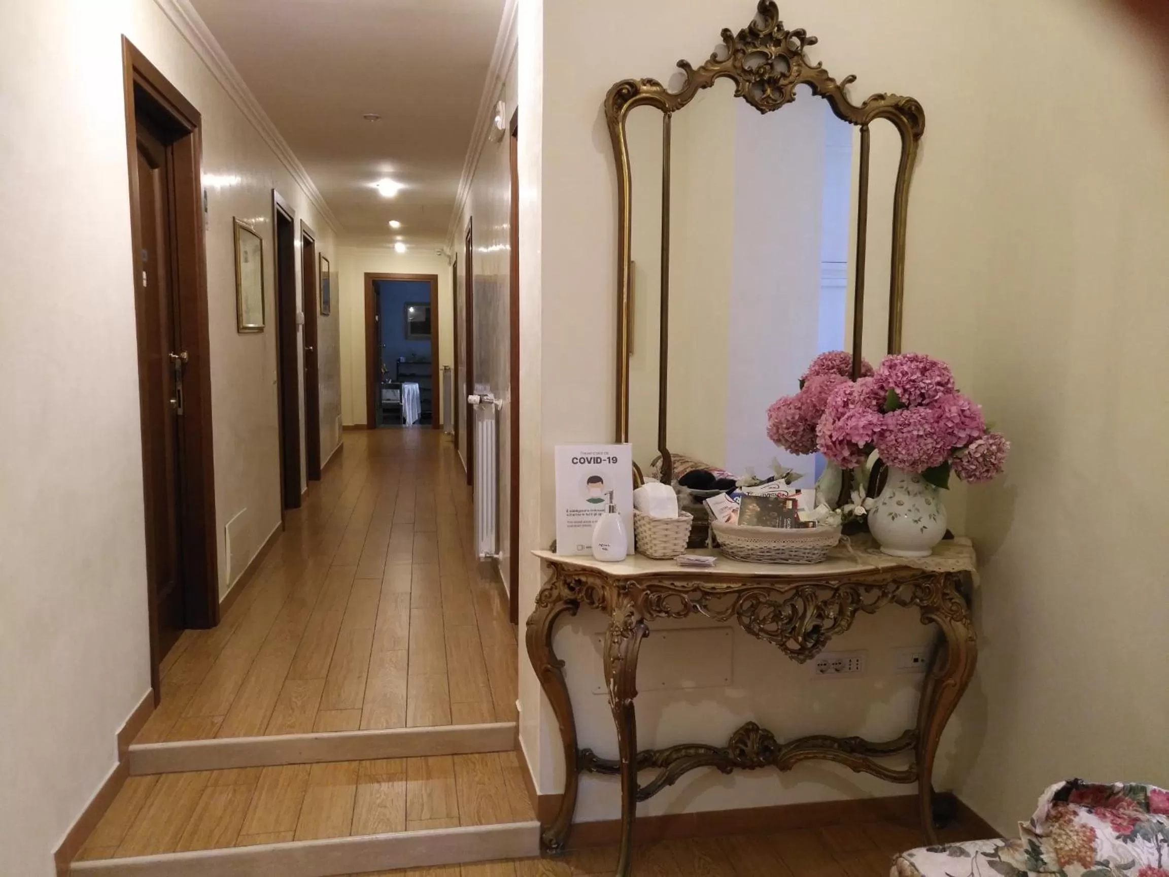 Lobby or reception in Tucci's Roma Guest House